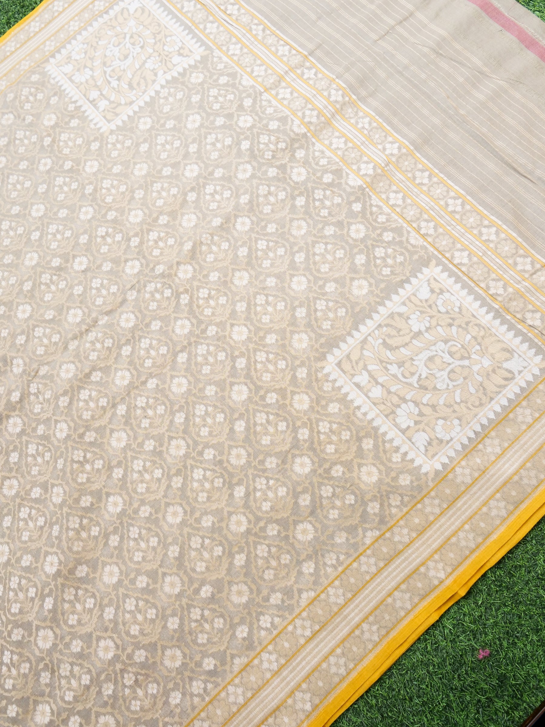 Banarasi Cotton Handloom Jamdani Ektara Saree - Khinkhwab