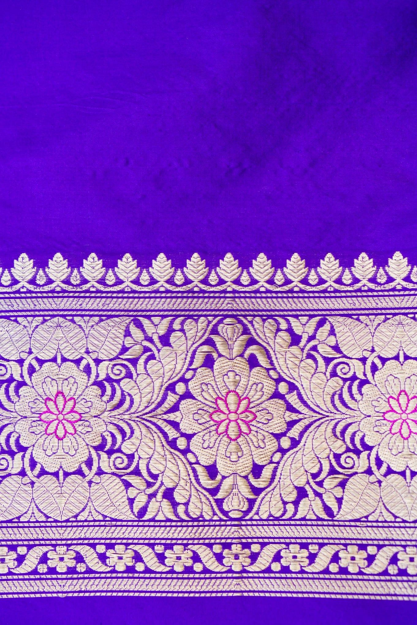 Handwoven Pure Katan Silk Red Banarasi Mughal Boota Saree