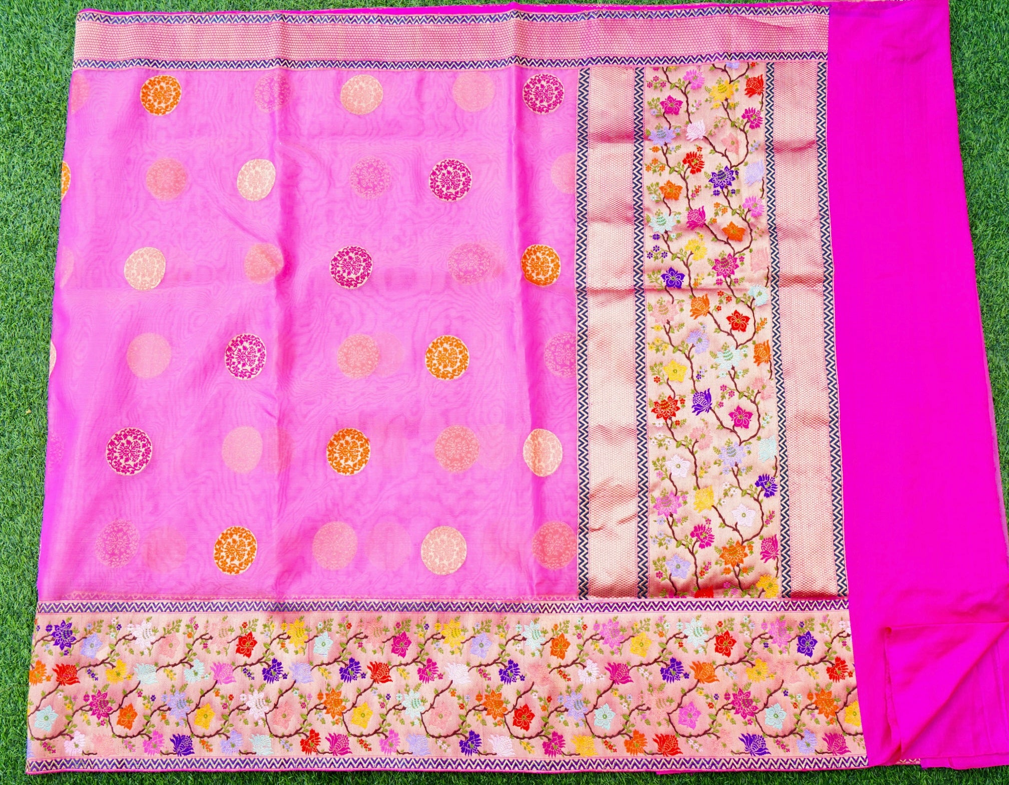 Kora Handloom Banarasi Ektara Saree with Kadwa Katan Border