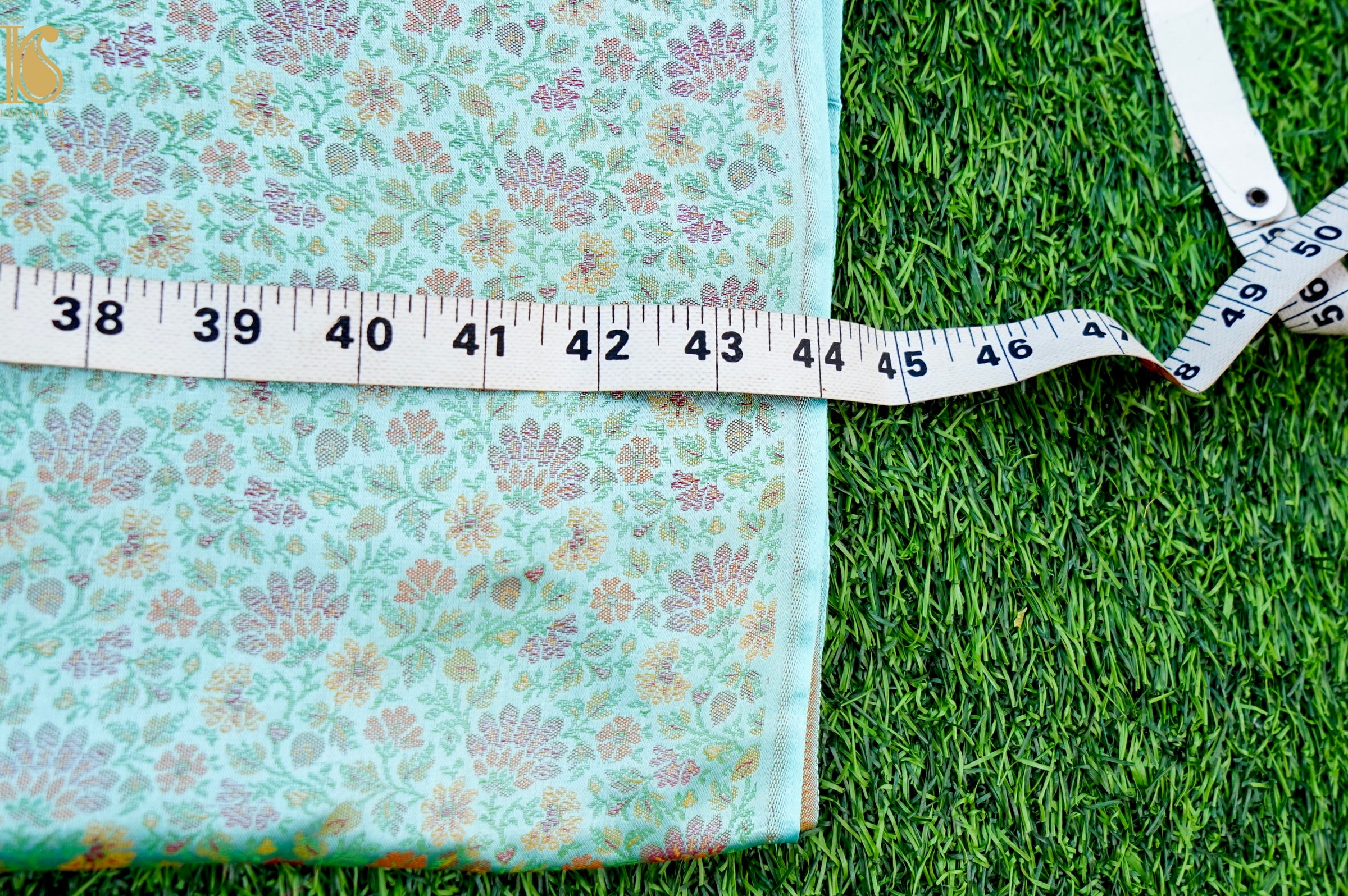 Handloom Banarasi Tanchoi Silk Parizaad Fabric