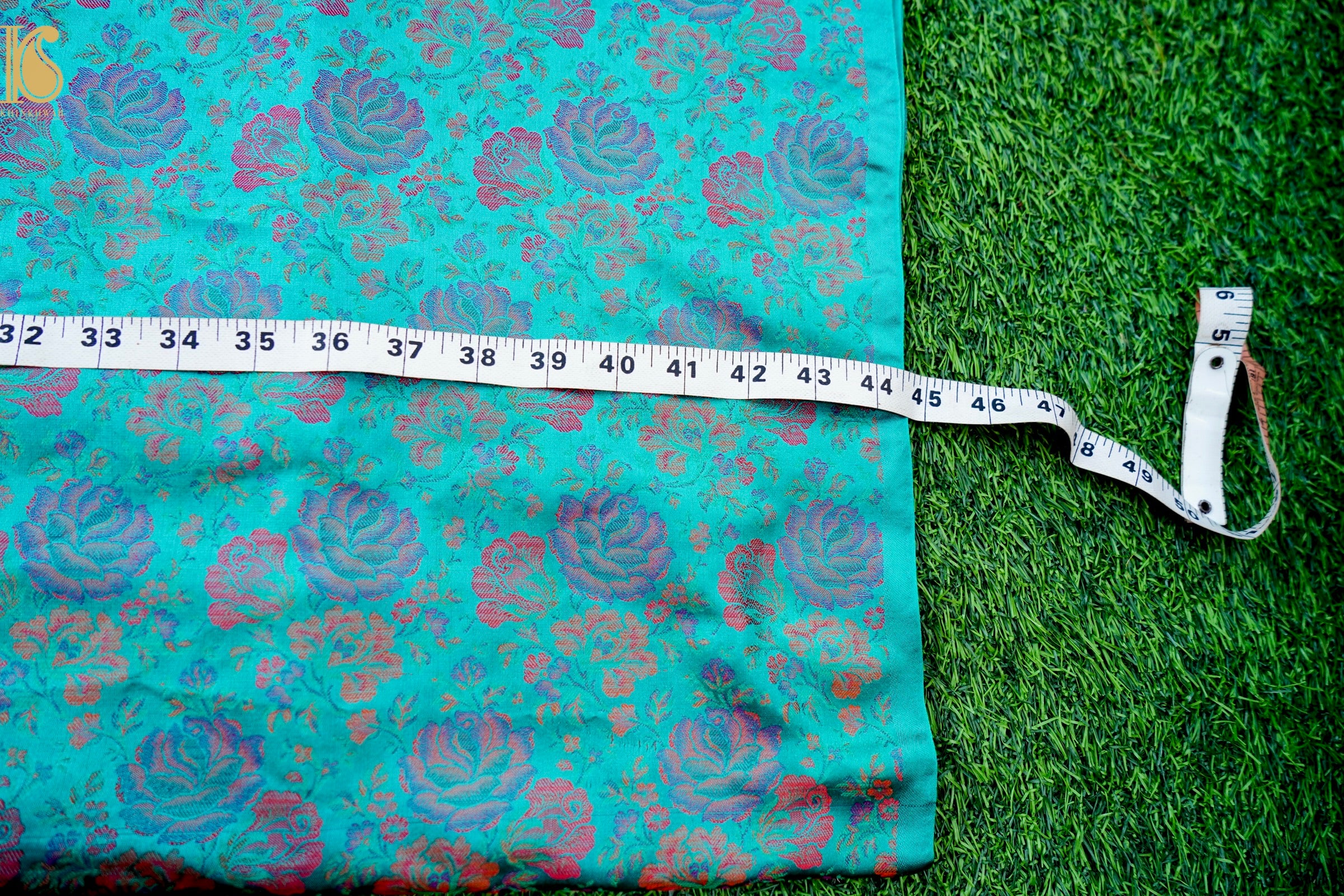 Handloom Banarasi Tanchoi Silk Rose Fabric