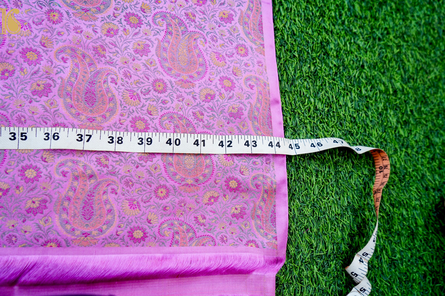Handloom Banarasi Kalka Ambi Tanchoi Silk Fabric