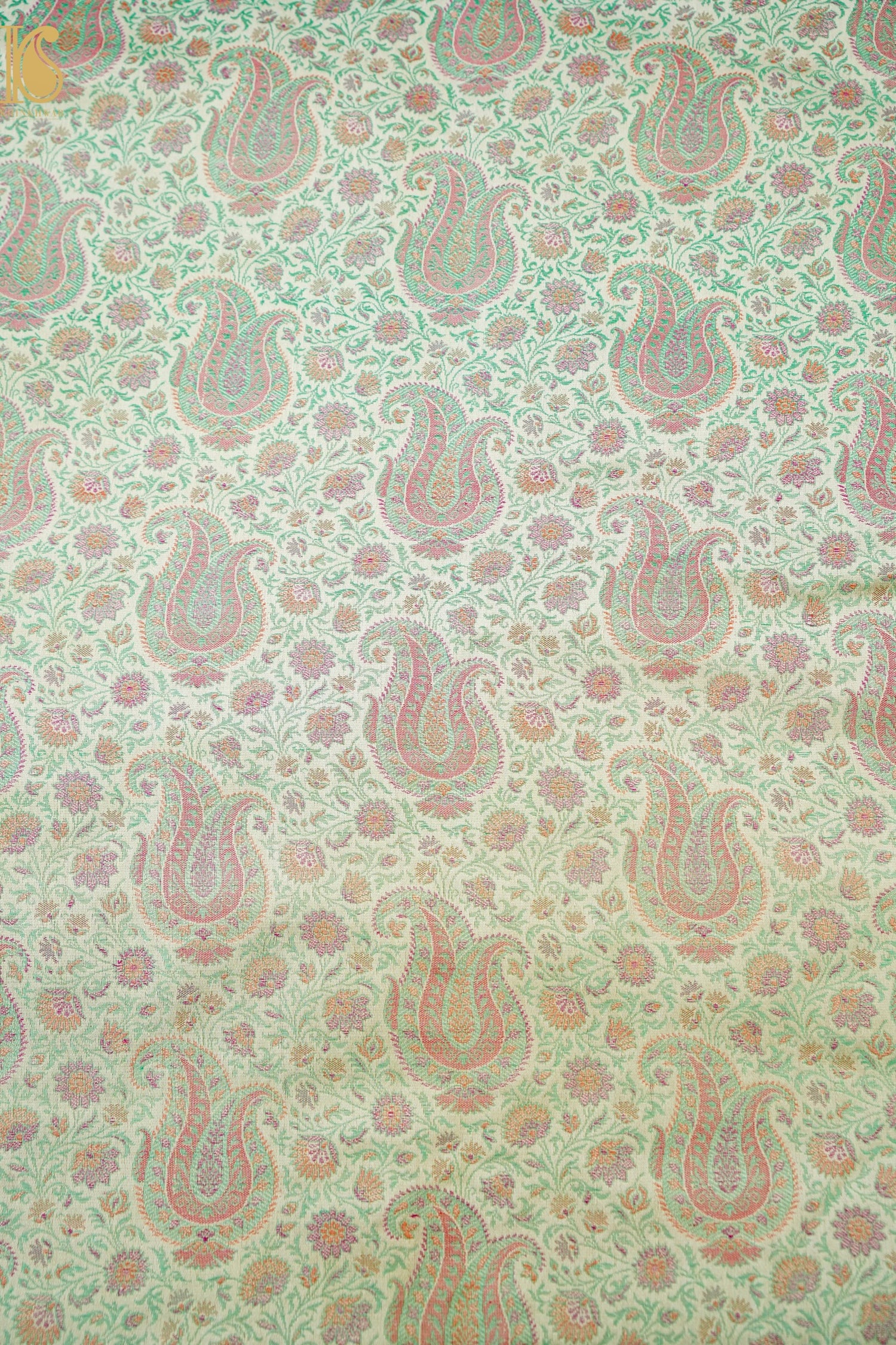 Handloom Banarasi Kalka Ambi Tanchoi Silk Fabric