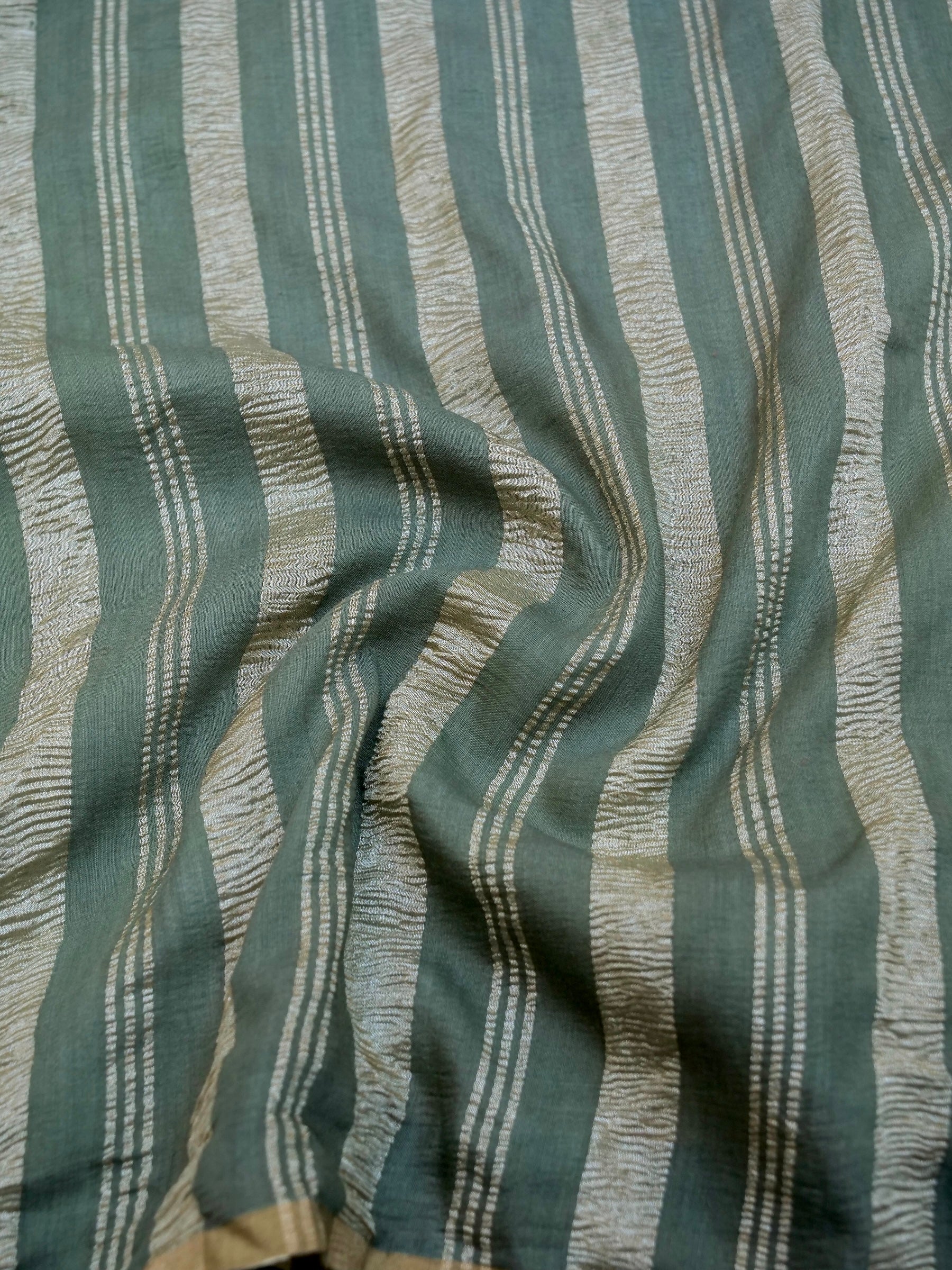 Handloom Pure Munga Tissue Crush Striped Saree in Green - Khinkhwab