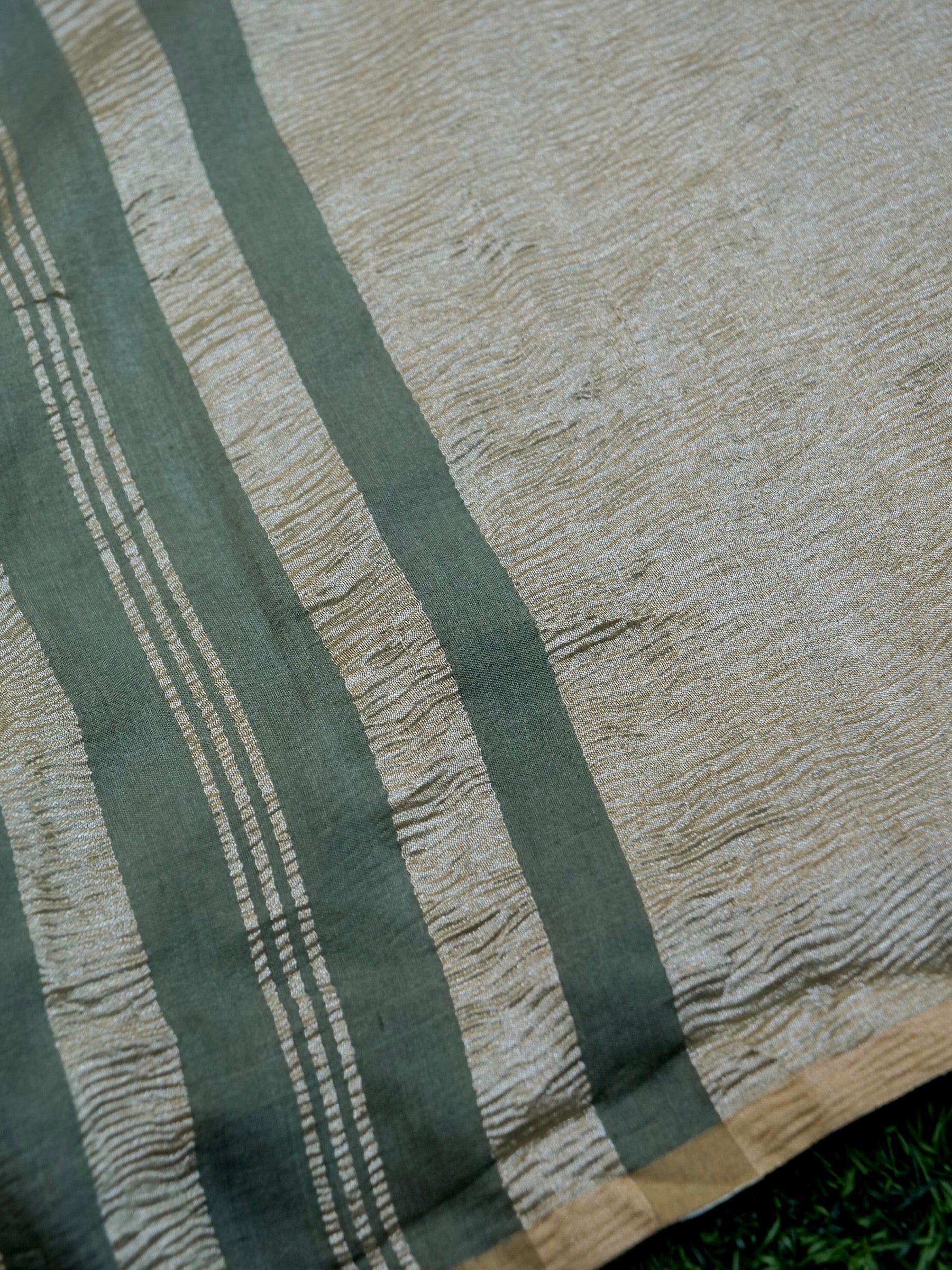 Handloom Pure Munga Tissue Crush Striped Saree in Green - Khinkhwab