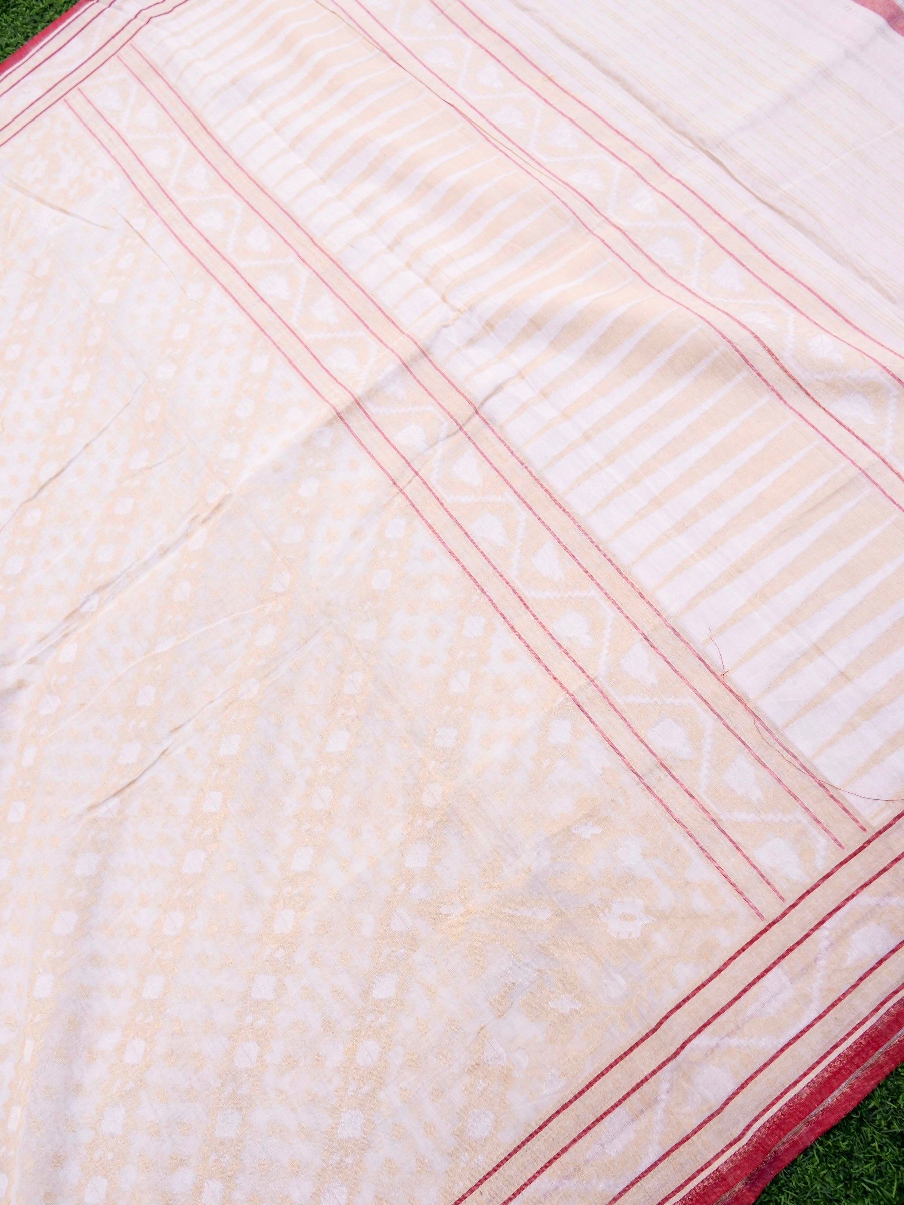 Banarasi Cotton Handloom Jamdani Ektara Saree in White - Khinkhwab