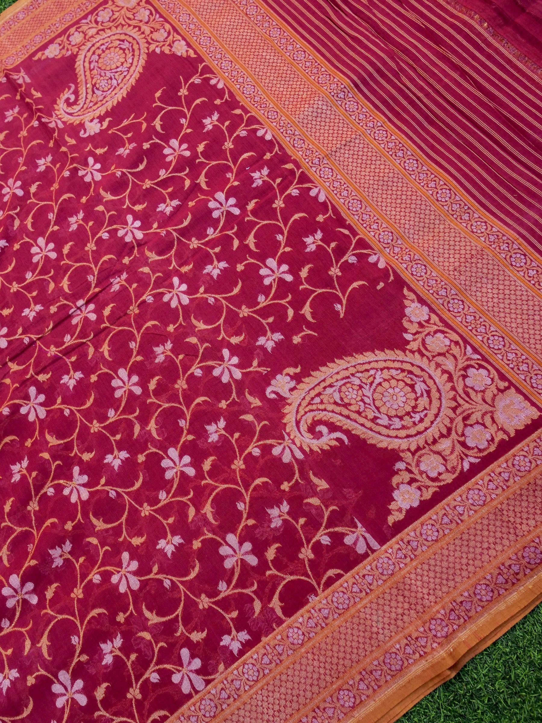 Banarasi Cotton Handloom Jamdani Ektara Saree in Red - Khinkhwab
