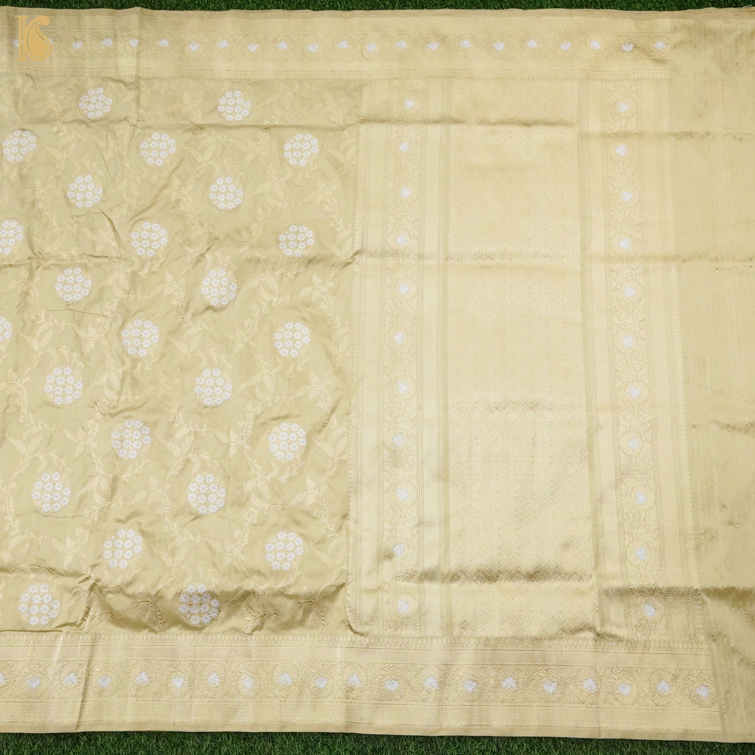 White Pure Katan Silk Handloom Kadwa Banarasi Saree - Khinkhwab