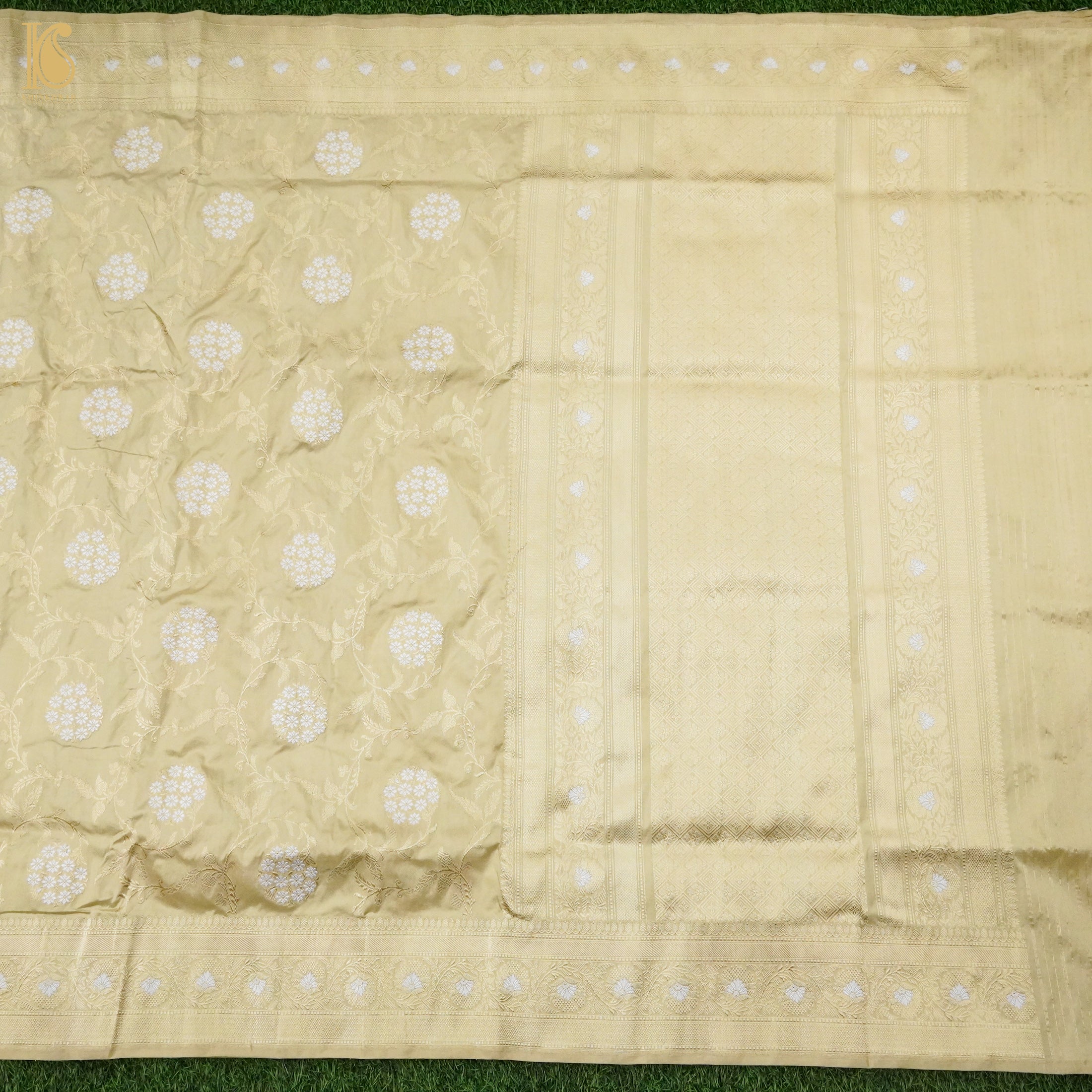 White Pure Katan Silk Handloom Kadwa Banarasi Saree - Khinkhwab