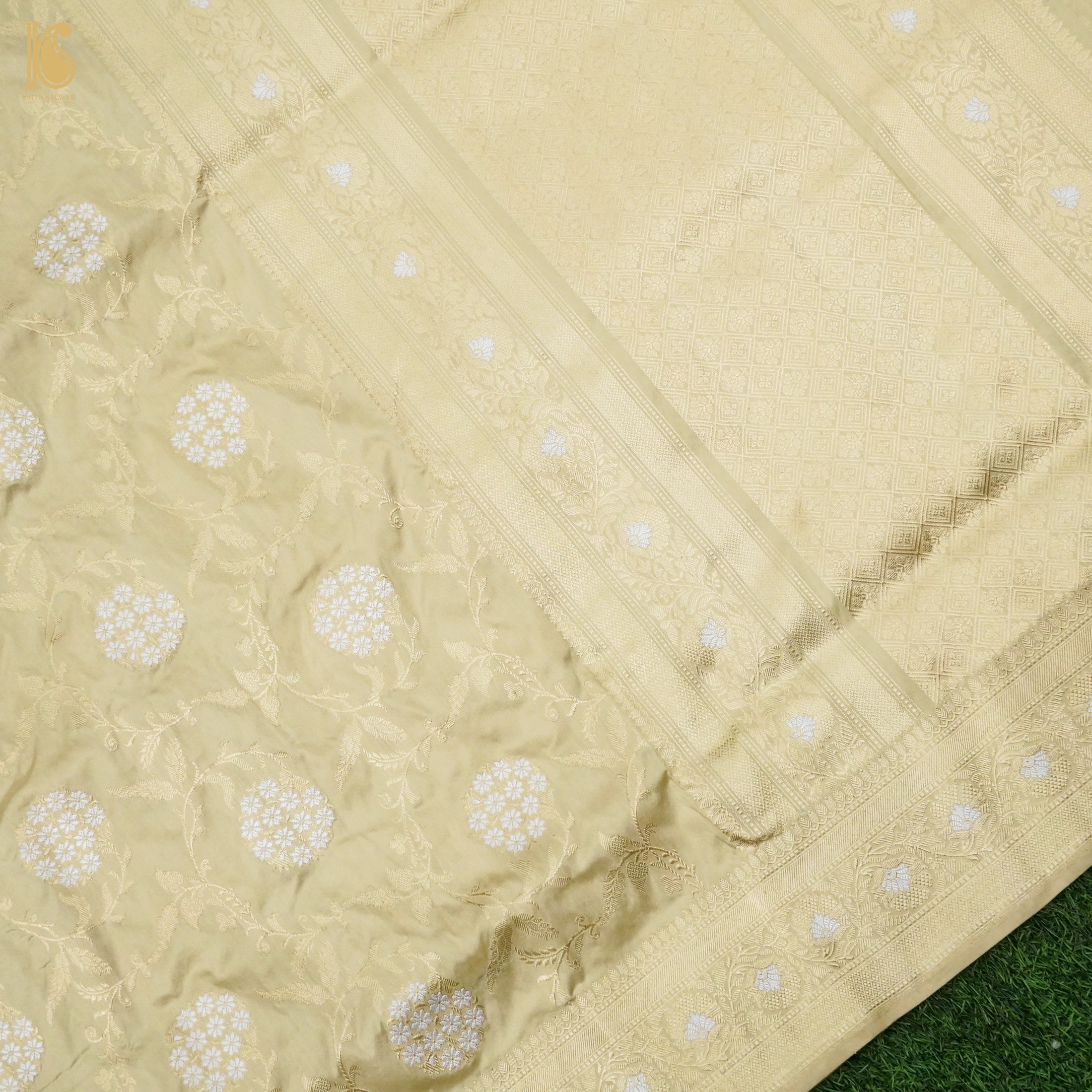 White Pure Katan Silk Handloom Kadwa Banarasi Saree - Khinkhwab