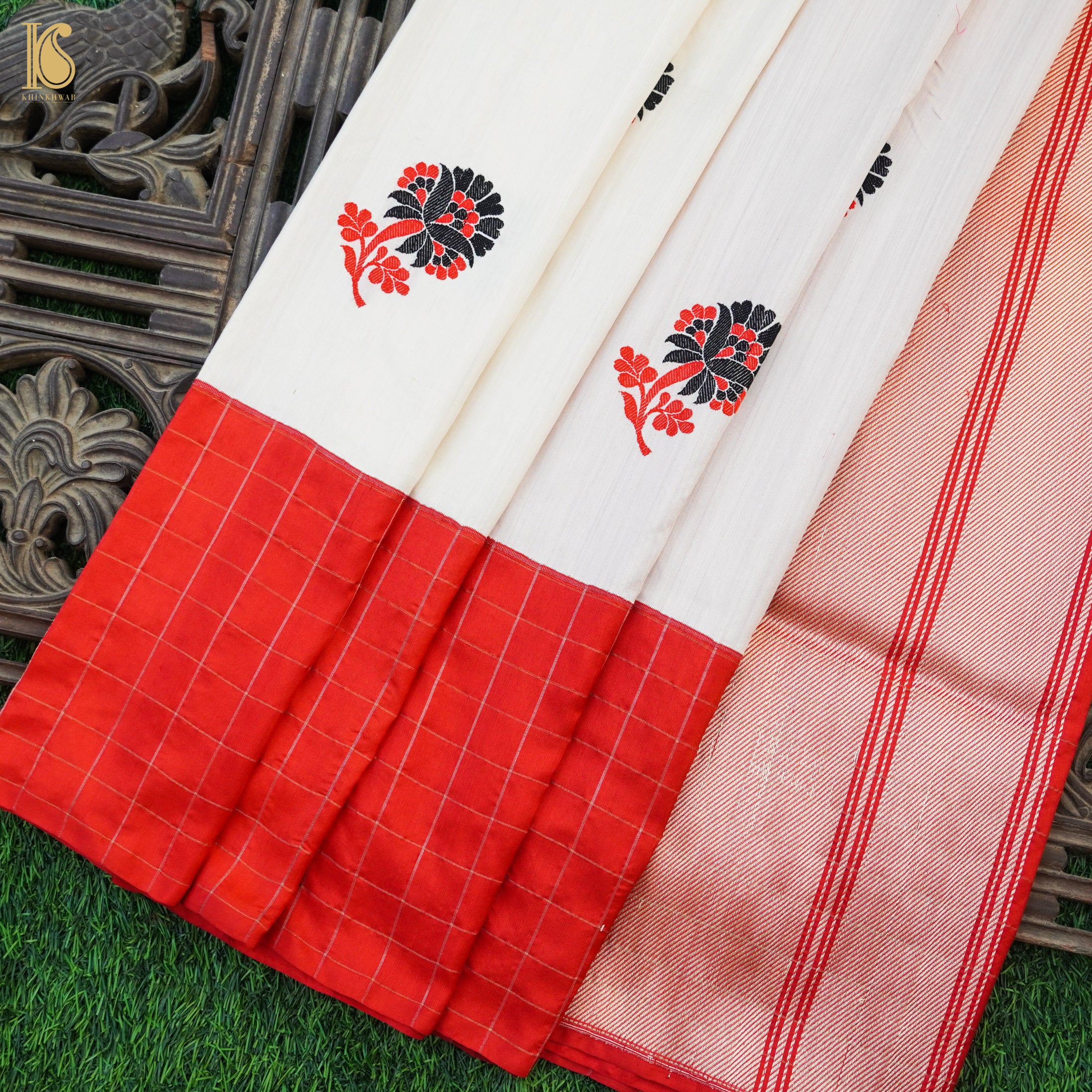 White & Red Pure Katan Silk Handloom Kadwa Banarasi Saree - Khinkhwab