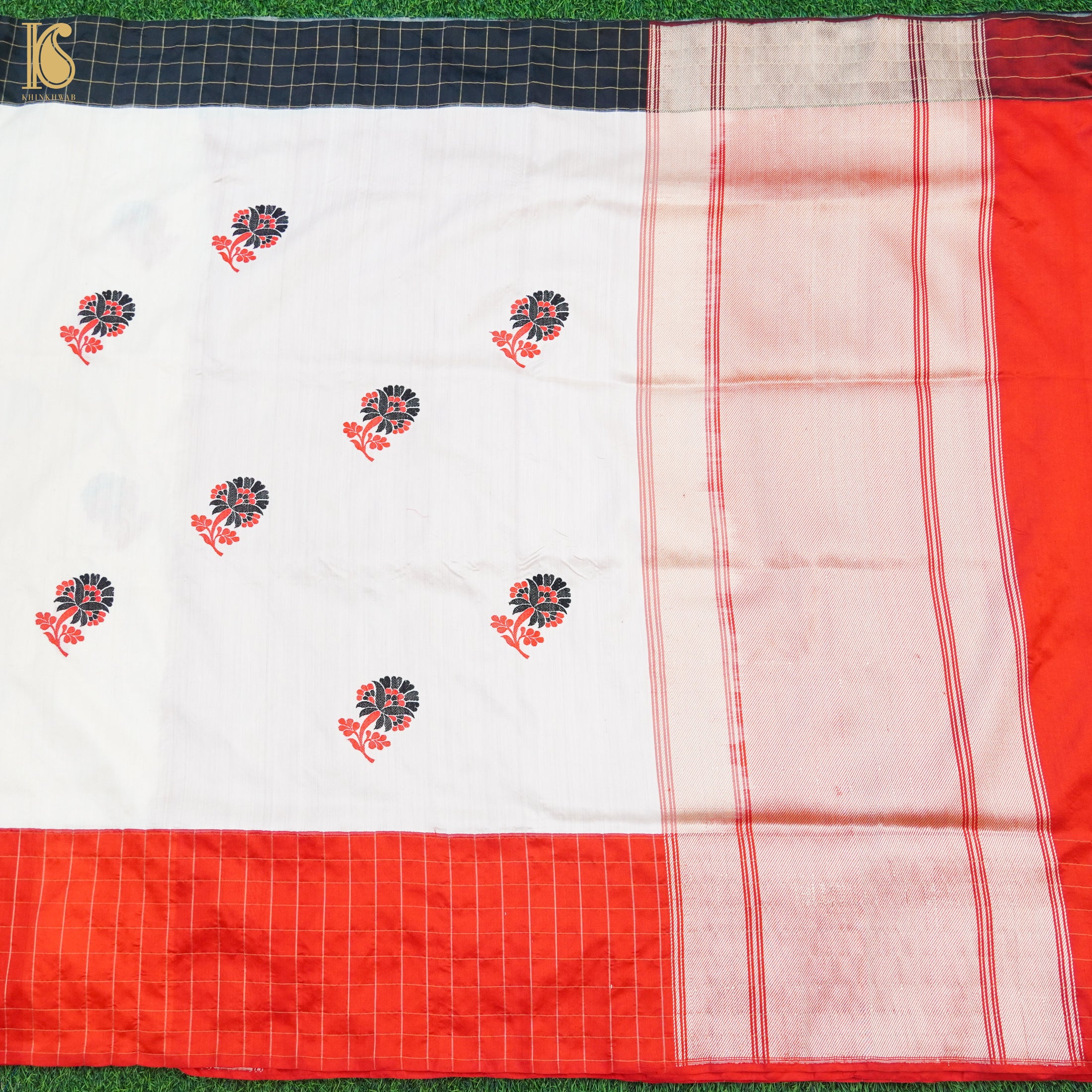 White & Red Pure Katan Silk Handloom Kadwa Banarasi Saree - Khinkhwab
