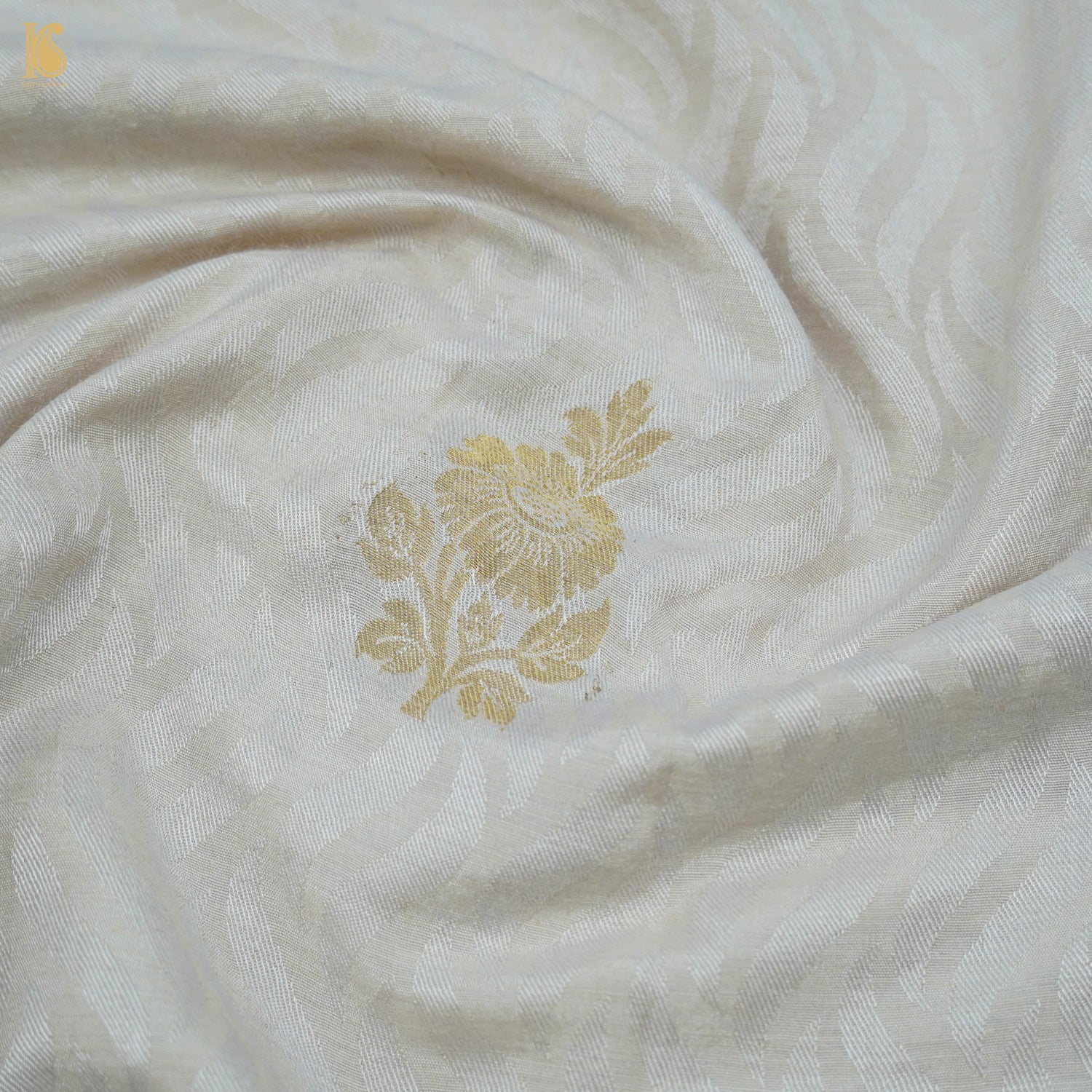 White Moonga Silk Handloom Banarasi Fabric - Khinkhwab