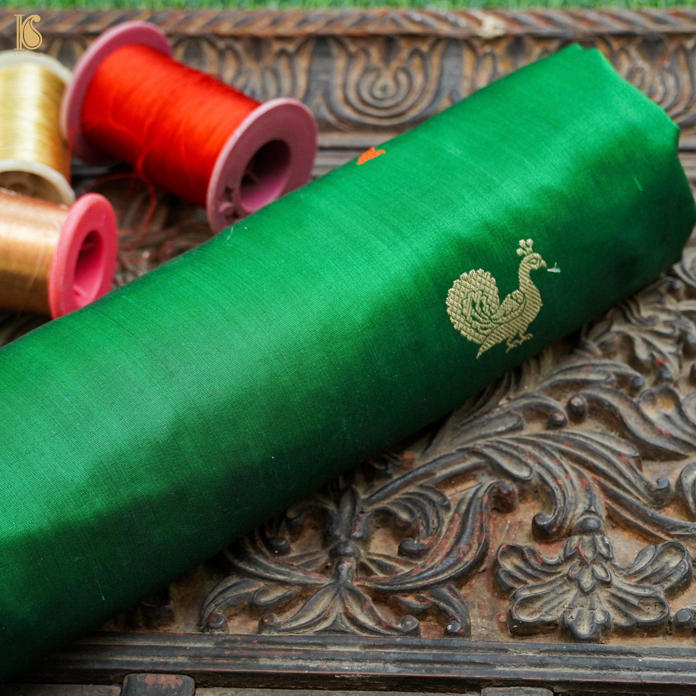 Pigment Green Handwoven Pure Katan Silk Banarasi Peacock Kadwa Fabric - Khinkhwab