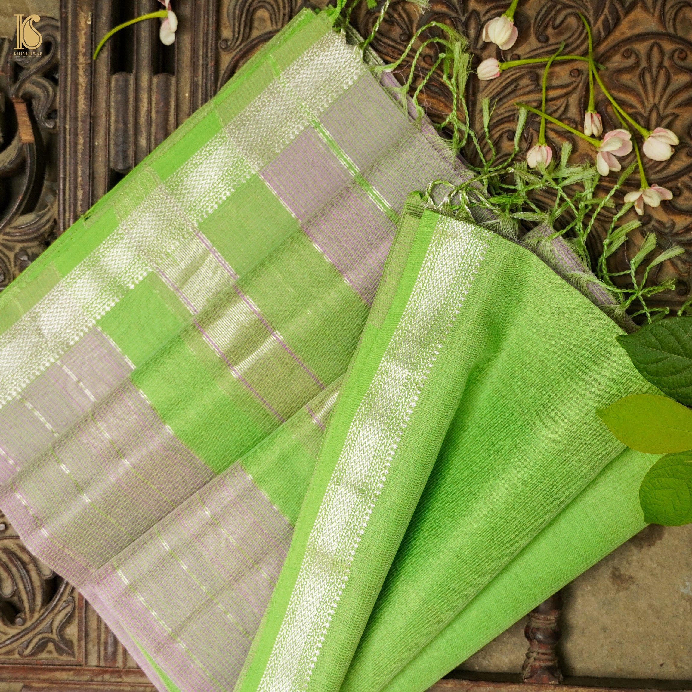 Beige & Green Handwoven Pure Cotton Silk Maheshwari Saree - Khinkhwab