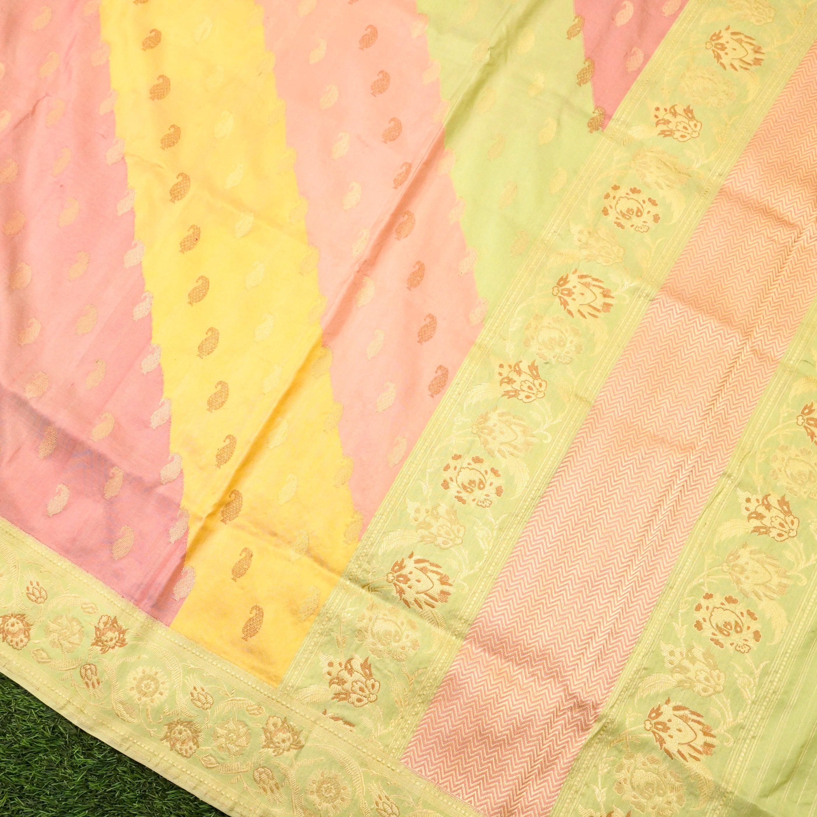 Pastel Pure Katan Silk Handloom Banarasi Kadwa Rangkat Dupatta - Khinkhwab