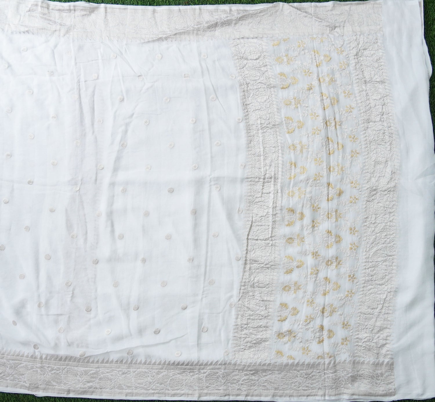 Snow White Pure Georgette Handloom Banarasi Ashrafi Boota Saree - Khinkhwab