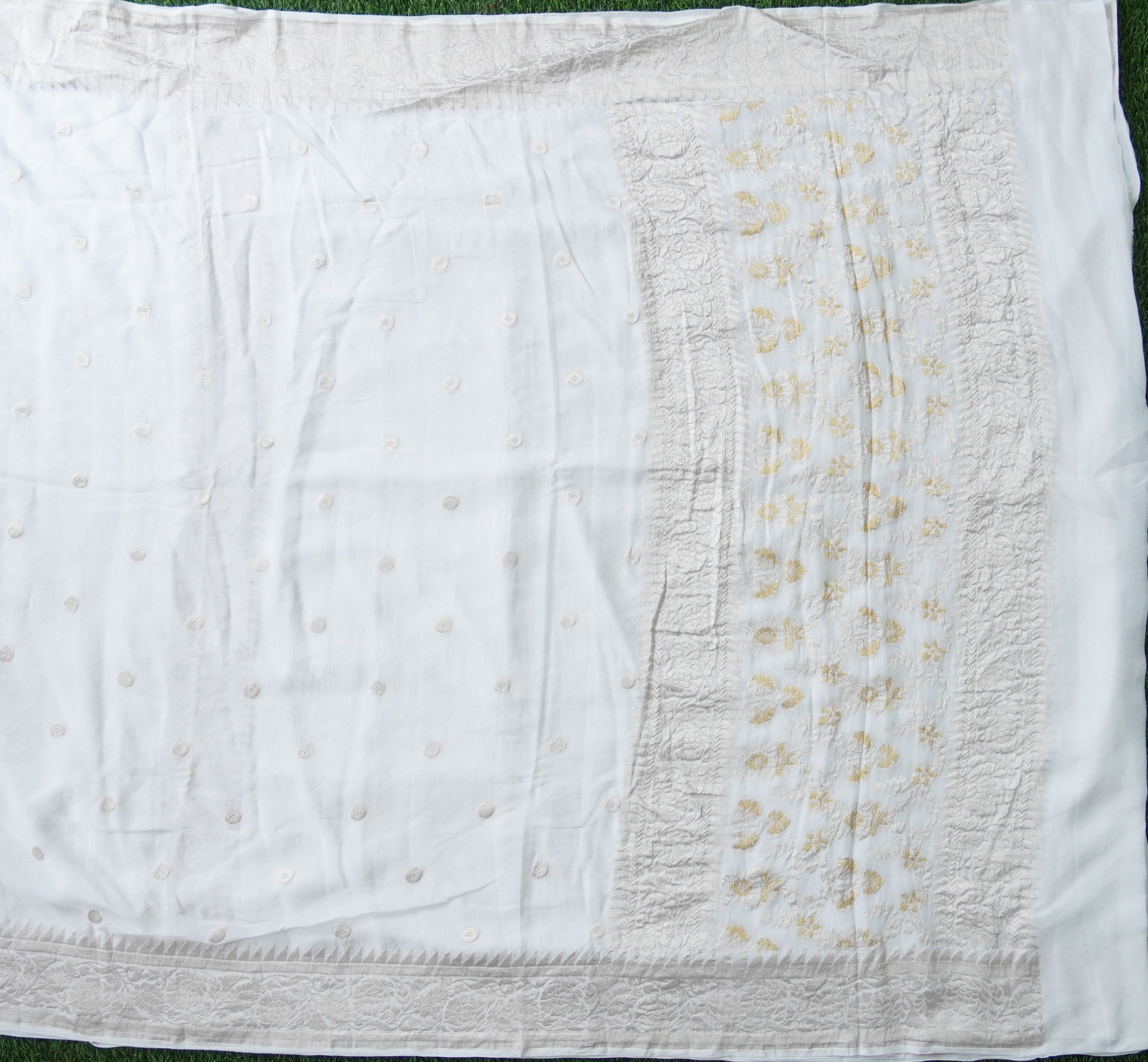 Snow White Pure Georgette Handloom Banarasi Ashrafi Boota Saree - Khinkhwab