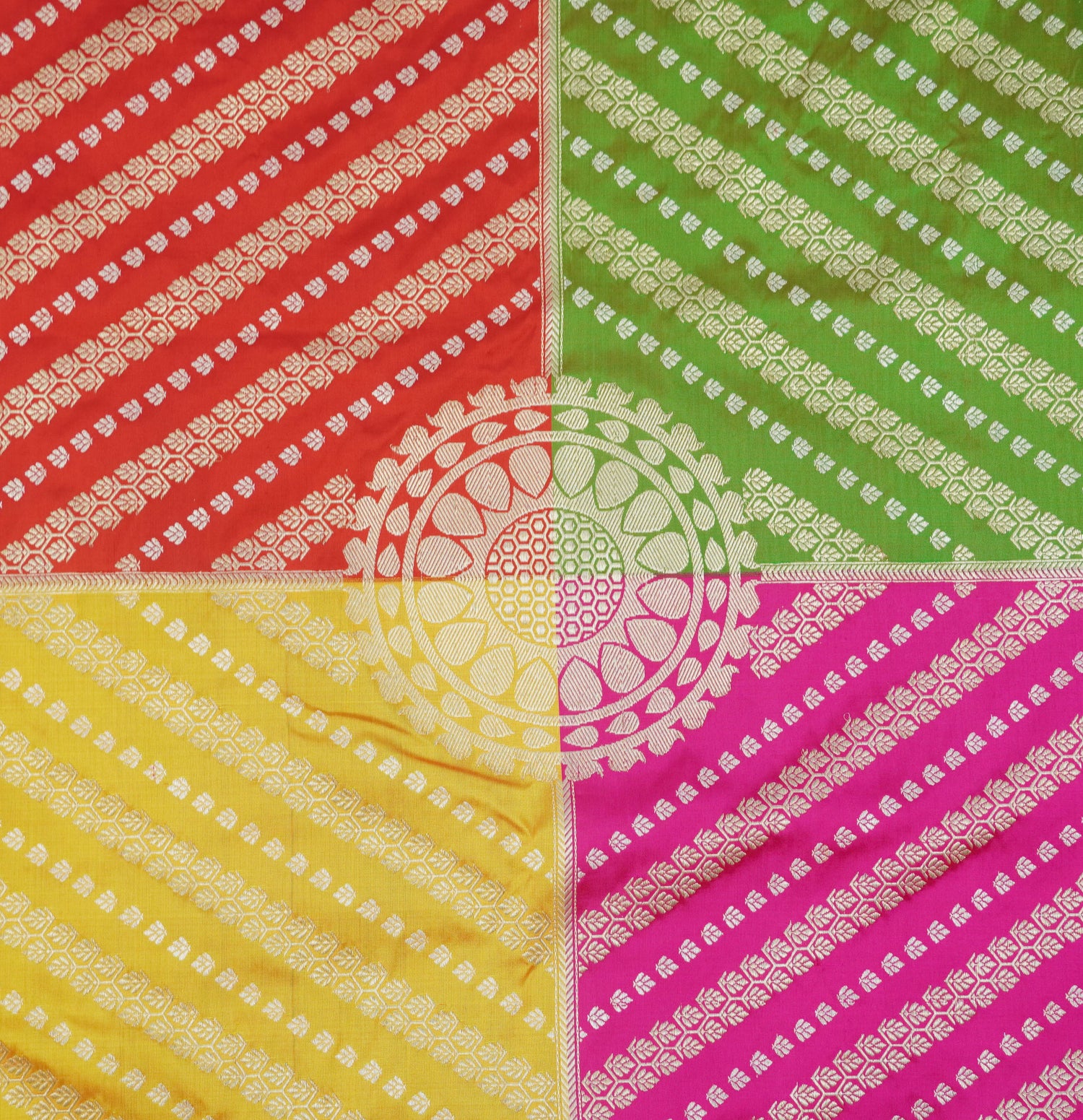 Pink Handwoven Pure Katan Silk Chauki Rangkat Banarasi Saree - Khinkhwab