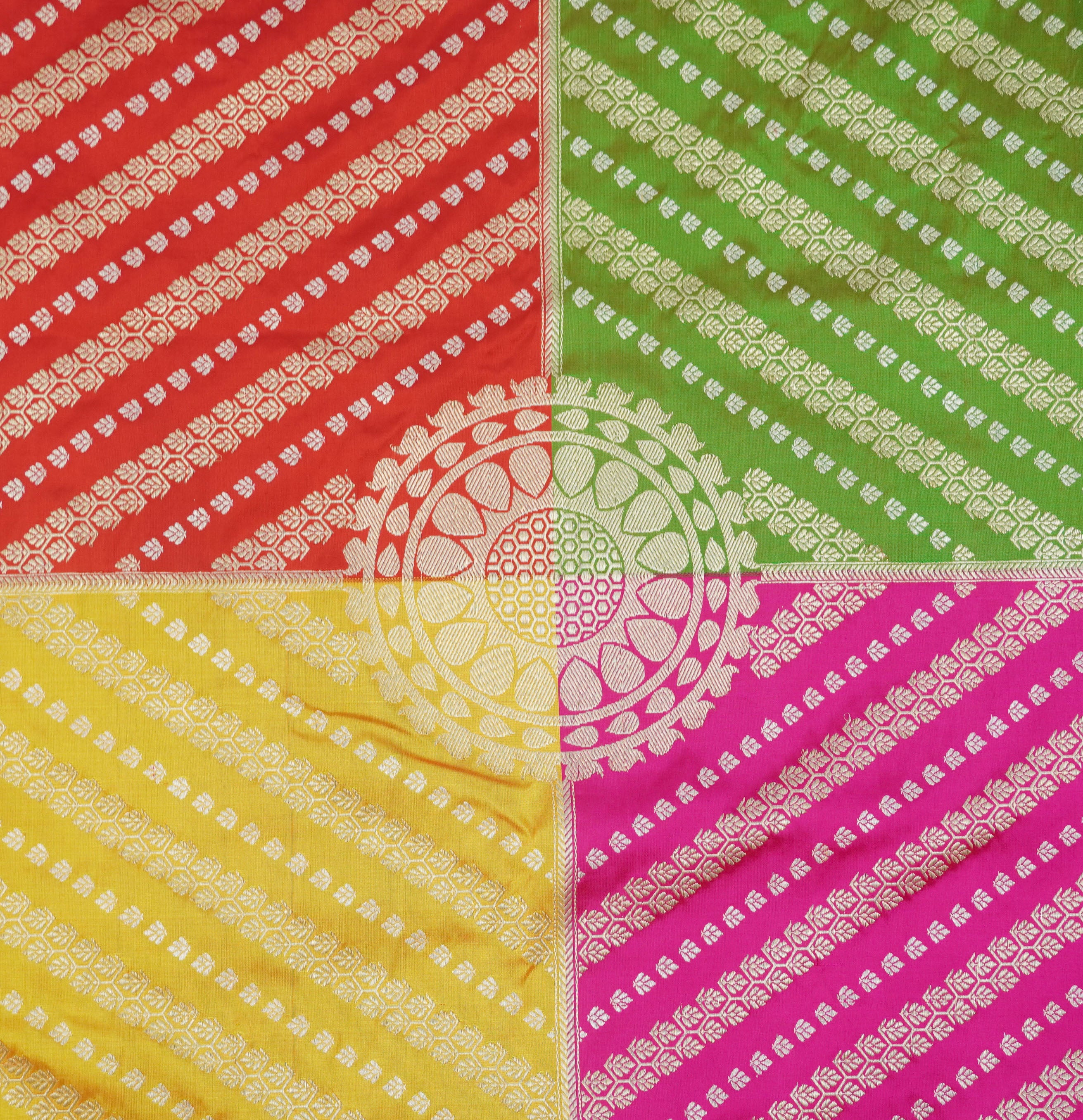Pink Handwoven Pure Katan Silk Chauki Rangkat Banarasi Saree - Khinkhwab