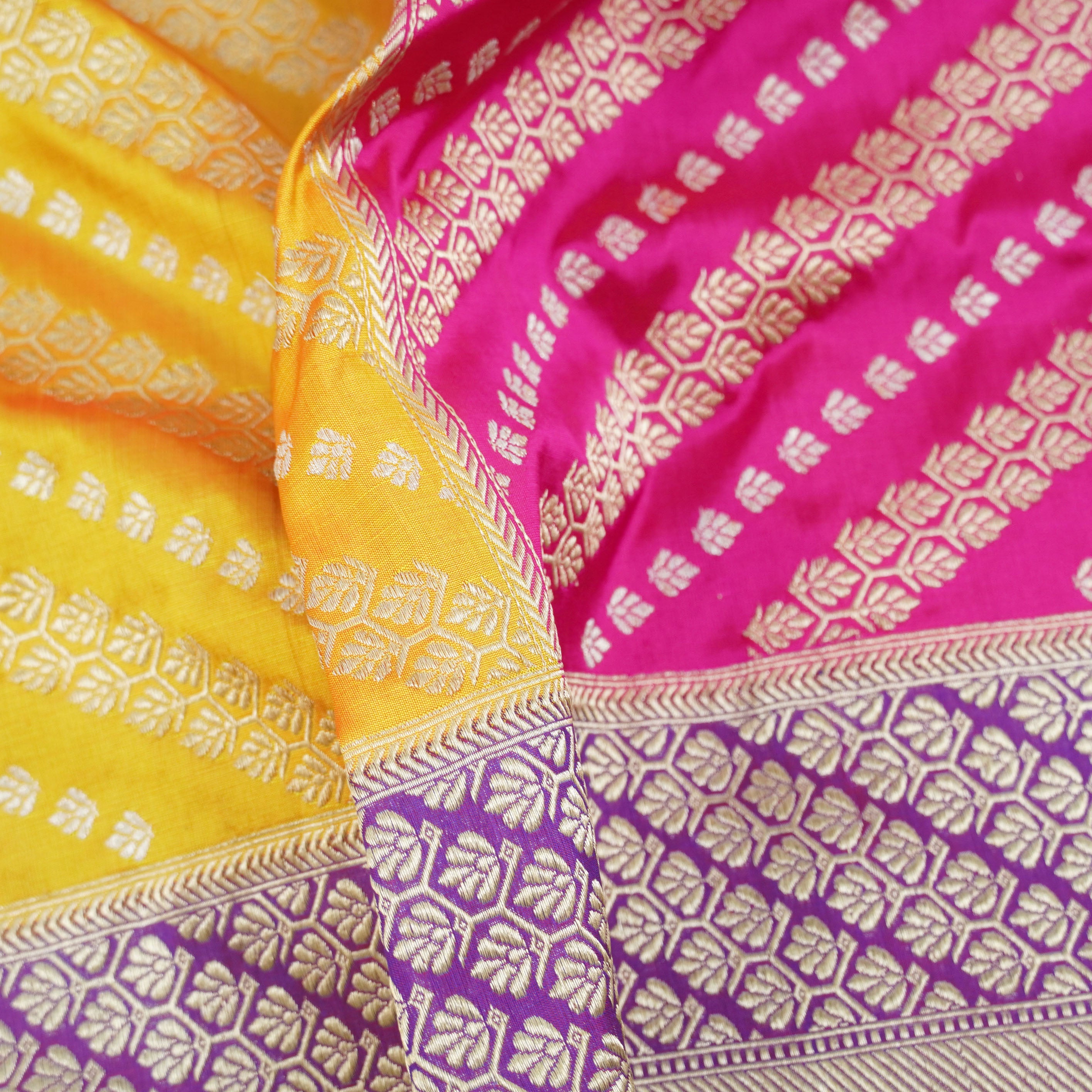 Pink Handwoven Pure Katan Silk Chauki Rangkat Banarasi Saree - Khinkhwab