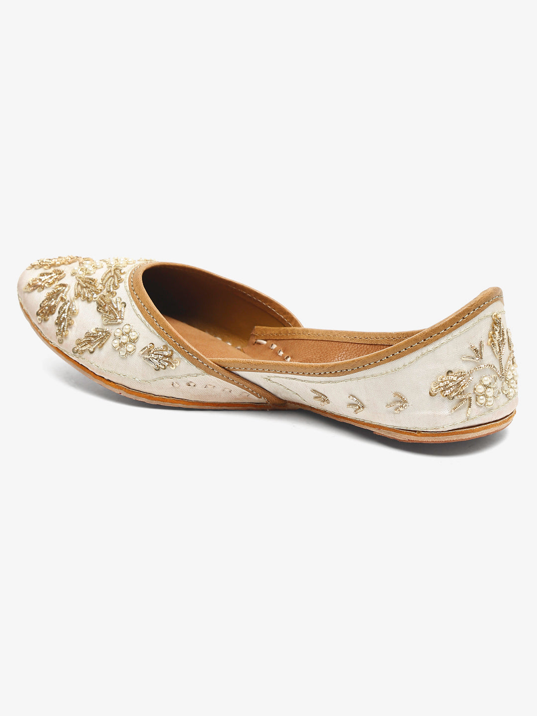 Handcrafted White Punjabi Jutti with Embellishments - Khinkhwab