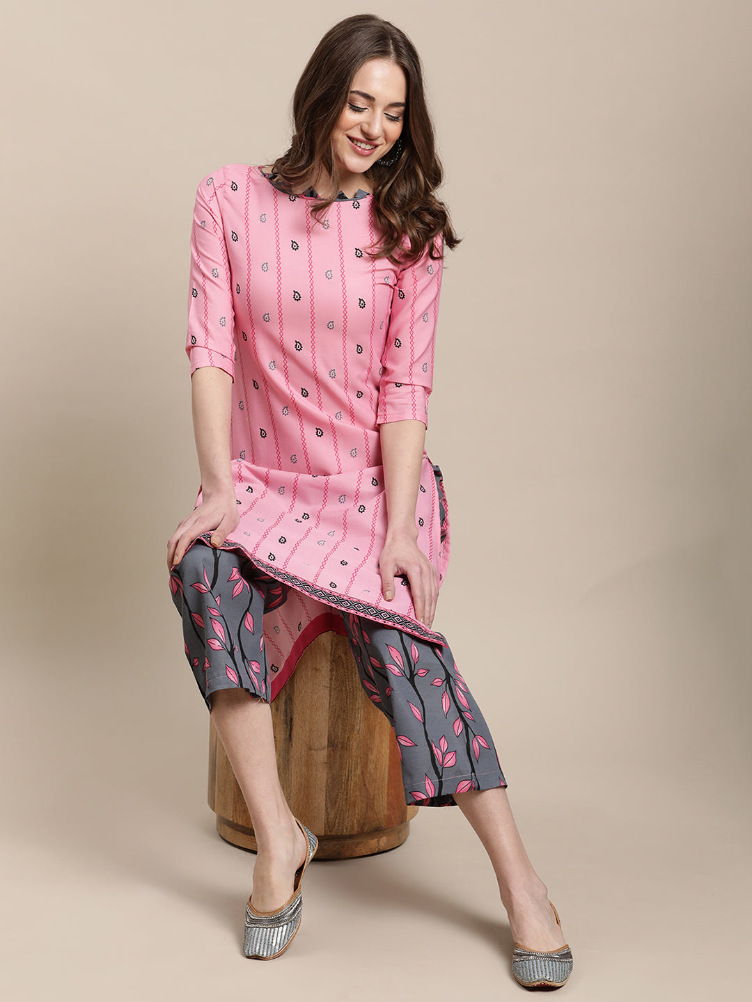 Handcrafted Silver Punjabi Jutti with Sequence Work - Khinkhwab