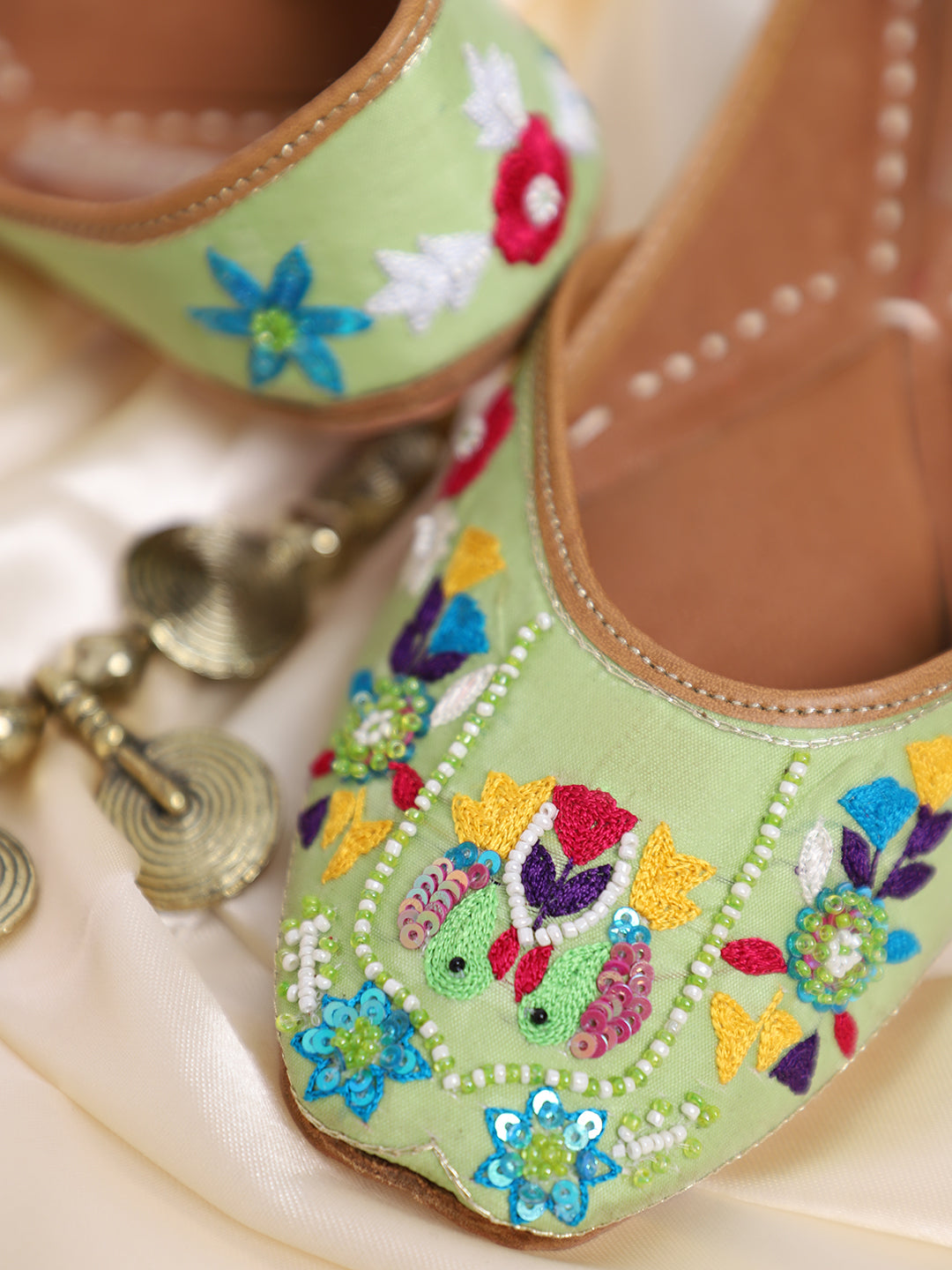 Handcrafted Green Punjabi Jutti with Embroidery - Khinkhwab