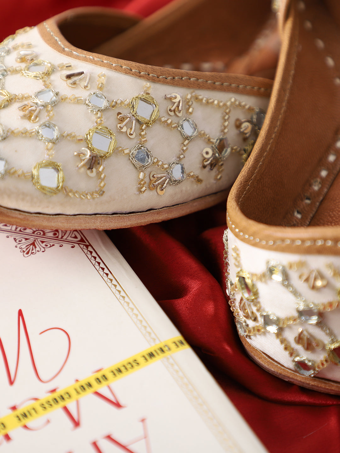 Handcrafted White Punjabi Jutti with Gold Embellishment - Khinkhwab