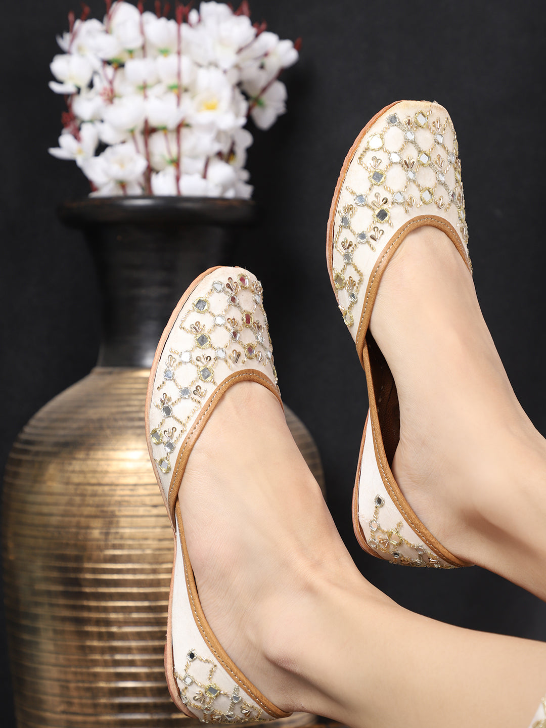 Handcrafted White Punjabi Jutti with Gold Embellishment - Khinkhwab