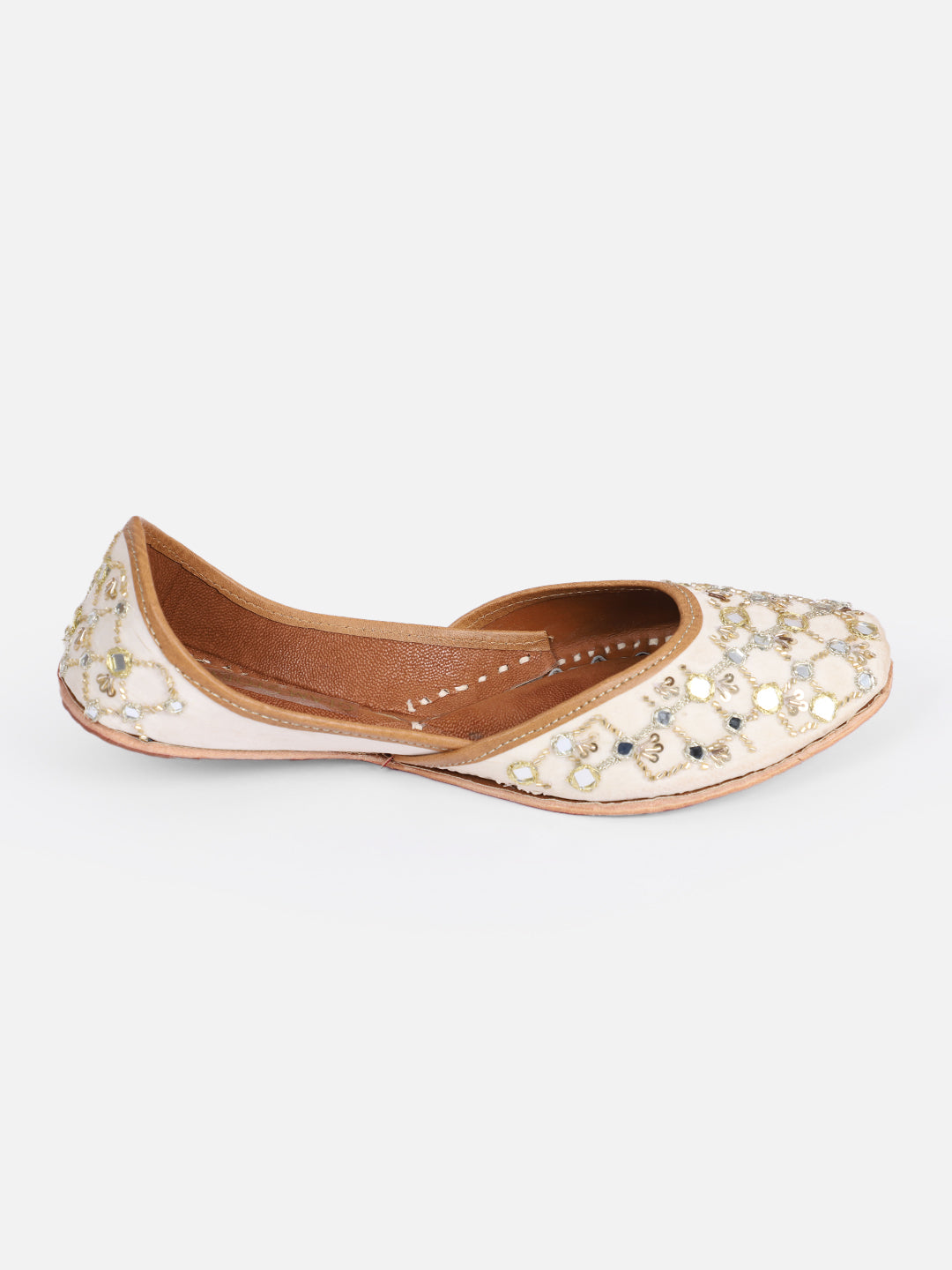 Handcrafted White Punjabi Jutti with Gold Embellishment - Khinkhwab