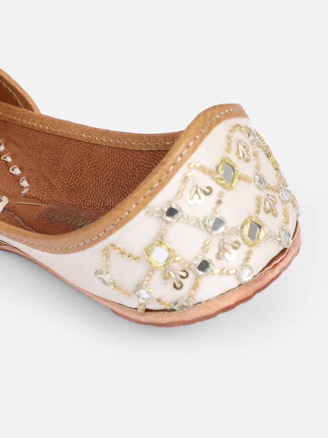 Handcrafted White Punjabi Jutti with Gold Embellishment - Khinkhwab
