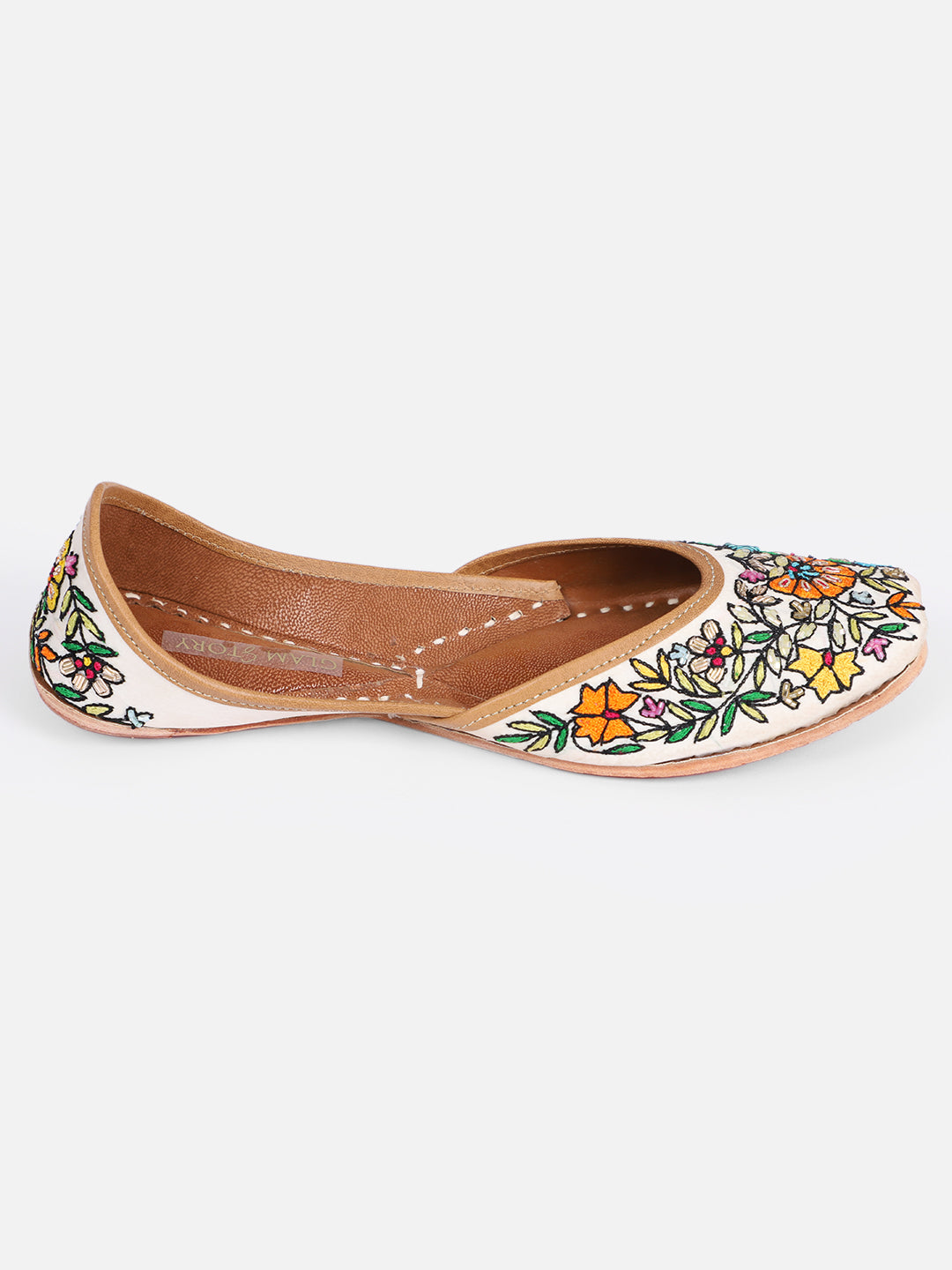 Handcrafted White Punjabi Jutti with Embroidered Flowers - Khinkhwab