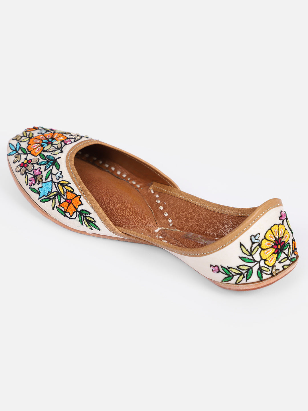 Handcrafted White Punjabi Jutti with Embroidered Flowers - Khinkhwab