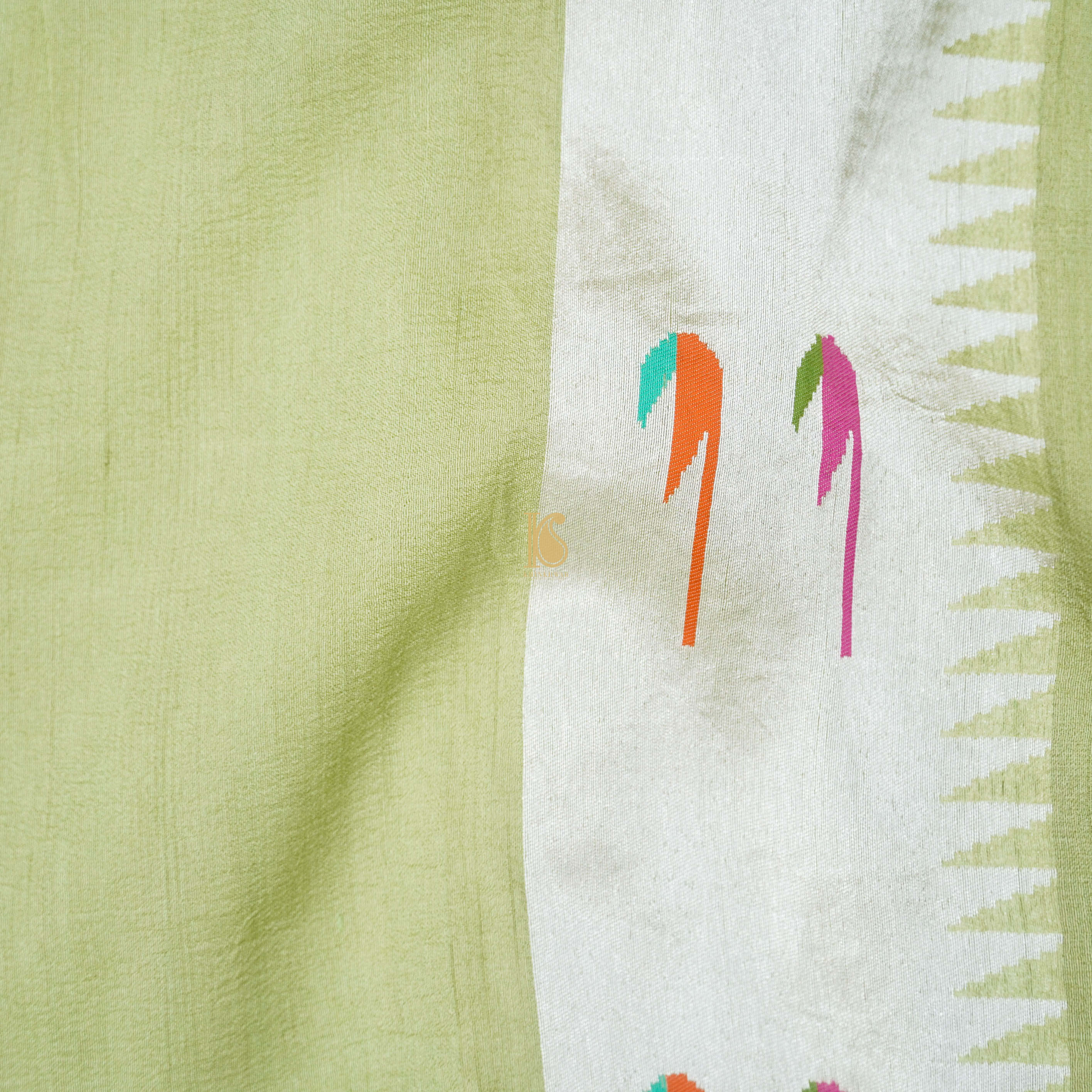 Handwoven Green Tussar Silver Zari Muniya Border Banarasi Saree - Khinkhwab