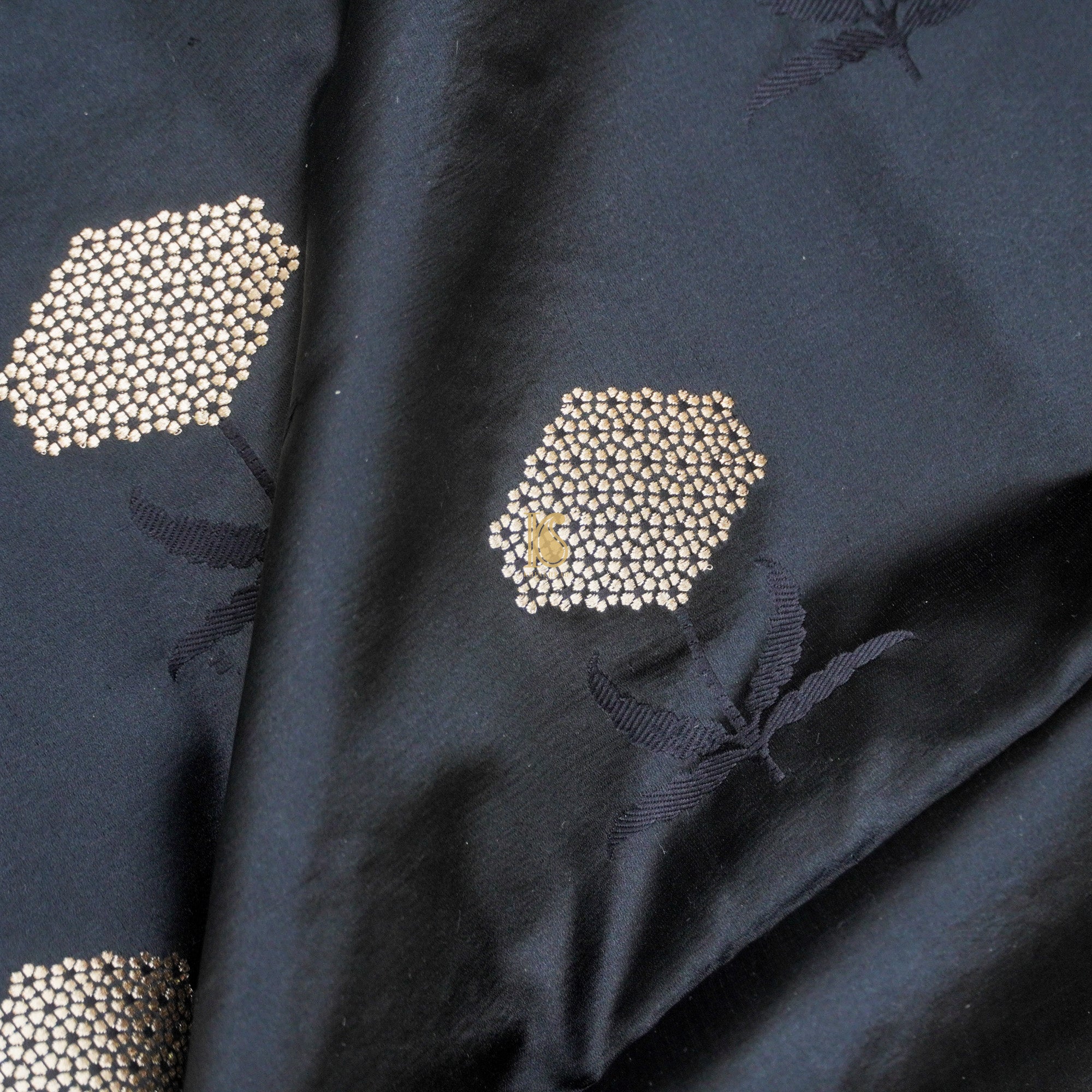 Handwoven Ebony Black Pure Mashru Silk Kadwa Banarasi Fabric - Khinkhwab