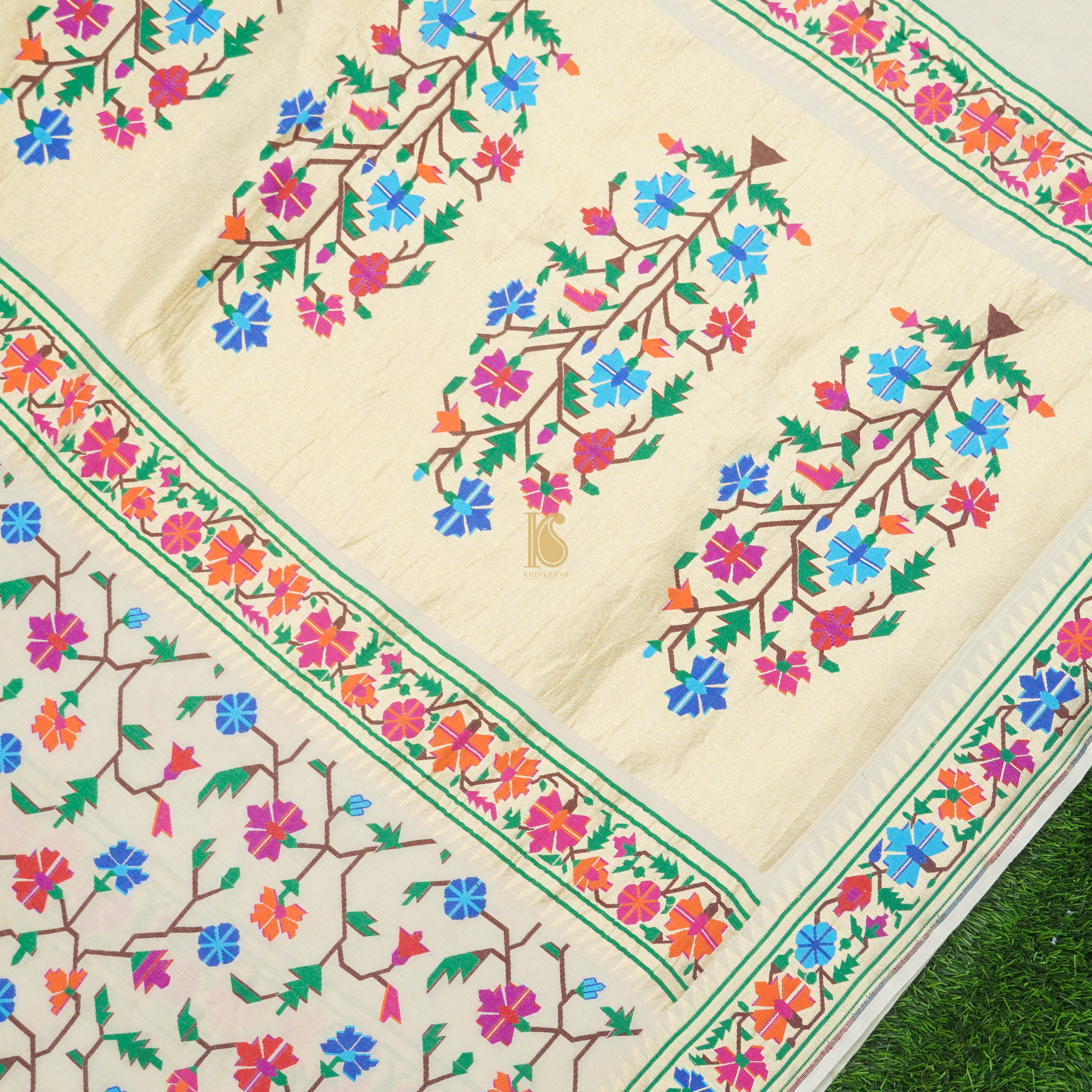 White Pure Moonga Silk Handloom Banarasi Saree - Khinkhwab