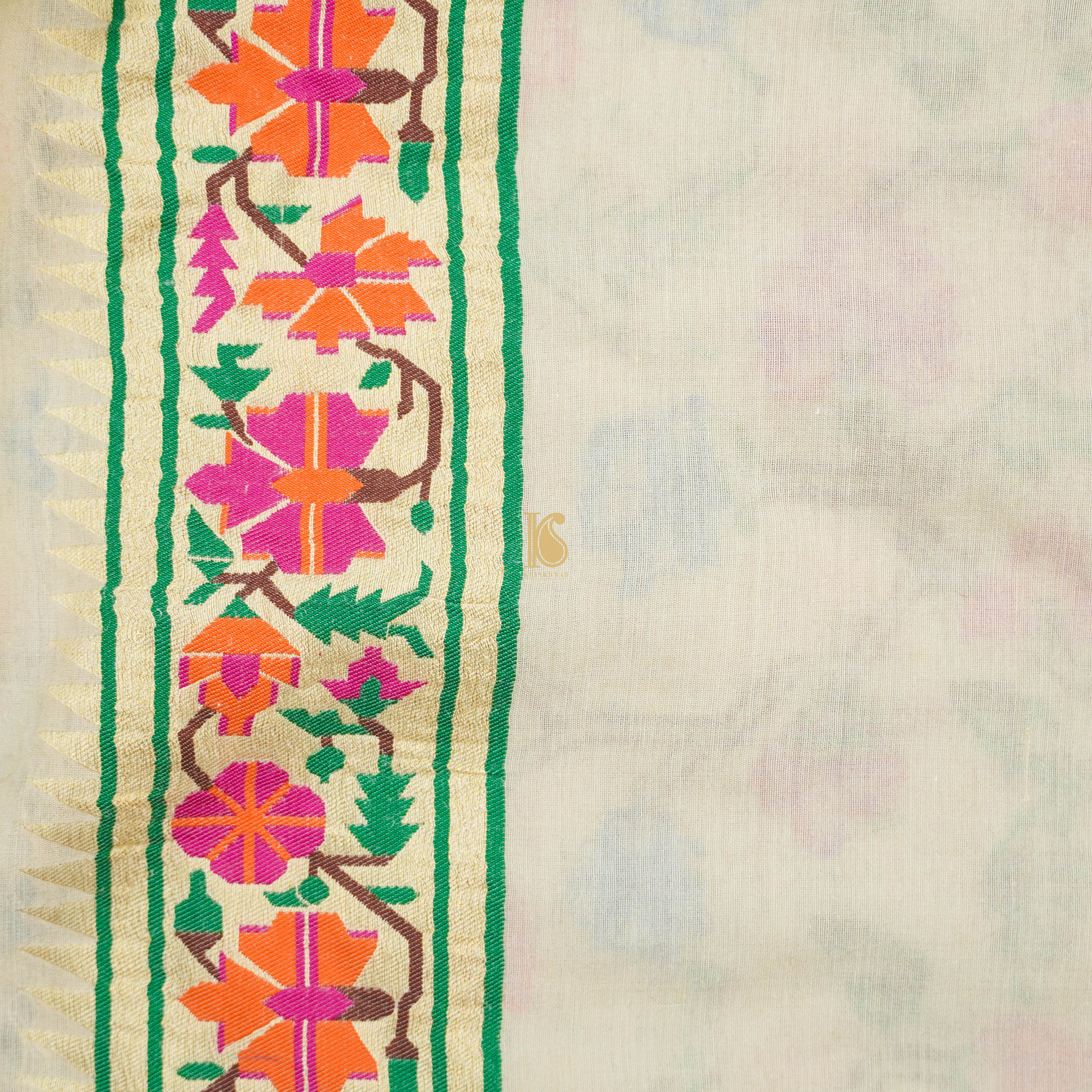 White Pure Moonga Silk Handloom Banarasi Saree - Khinkhwab