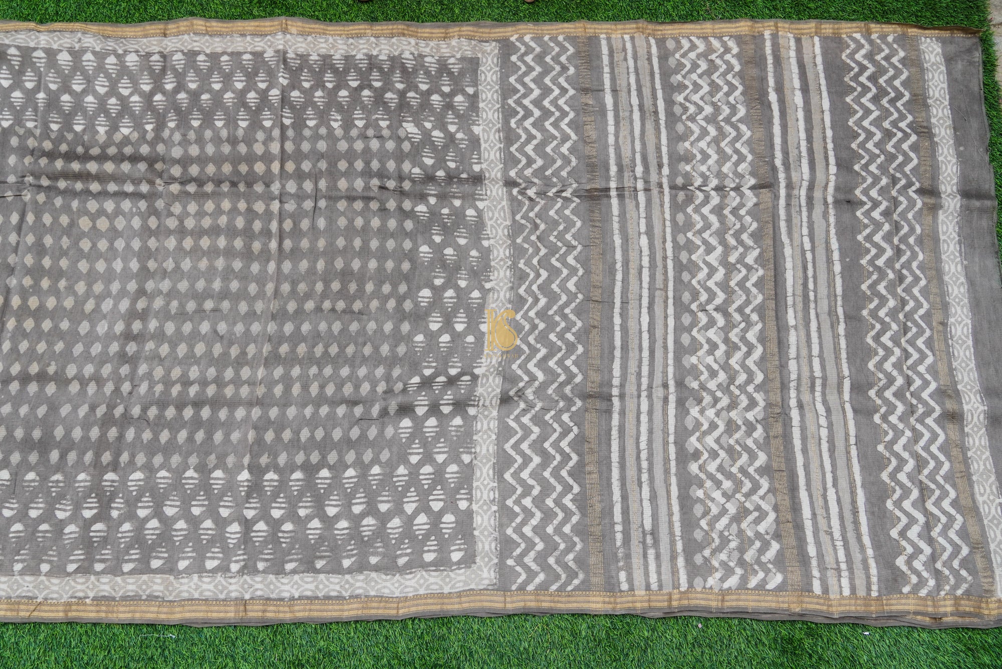 Grey Pure Cotton Suti Dabu Print Saree - Khinkhwab