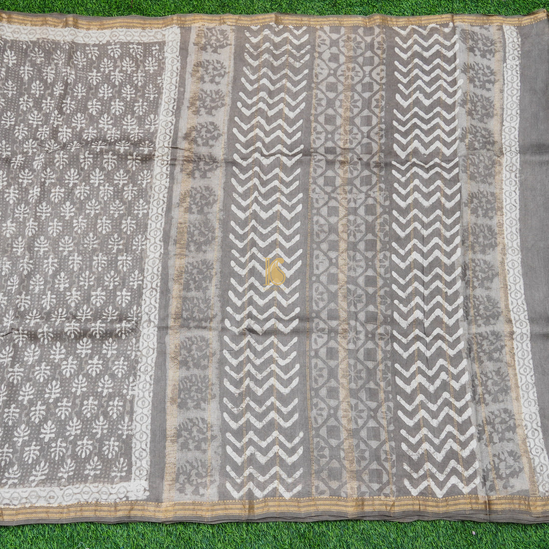 Venus Grey Pure Cotton Suti Dabu Print Saree - Khinkhwab