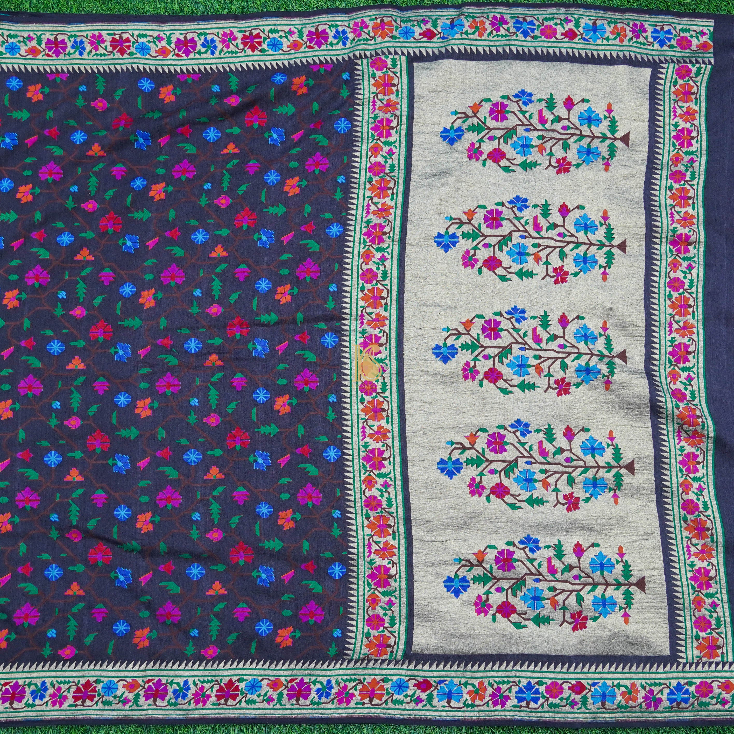 Black Pure Moonga Silk Handloom Banarasi Saree - Khinkhwab