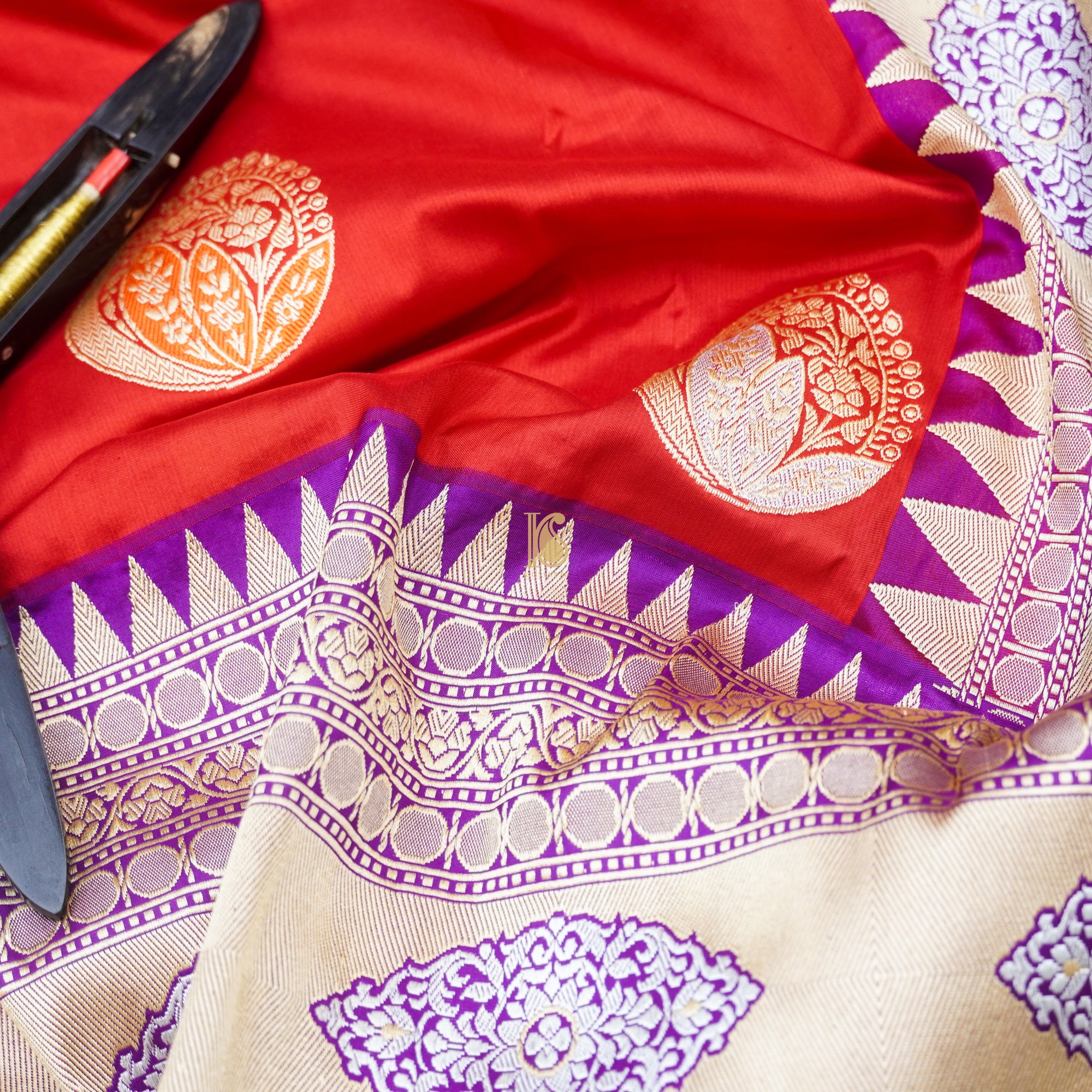 Cinnabar Red & Purple Pure Katan Silk Handwoven Banarasi Kadwa Saree - Khinkhwab