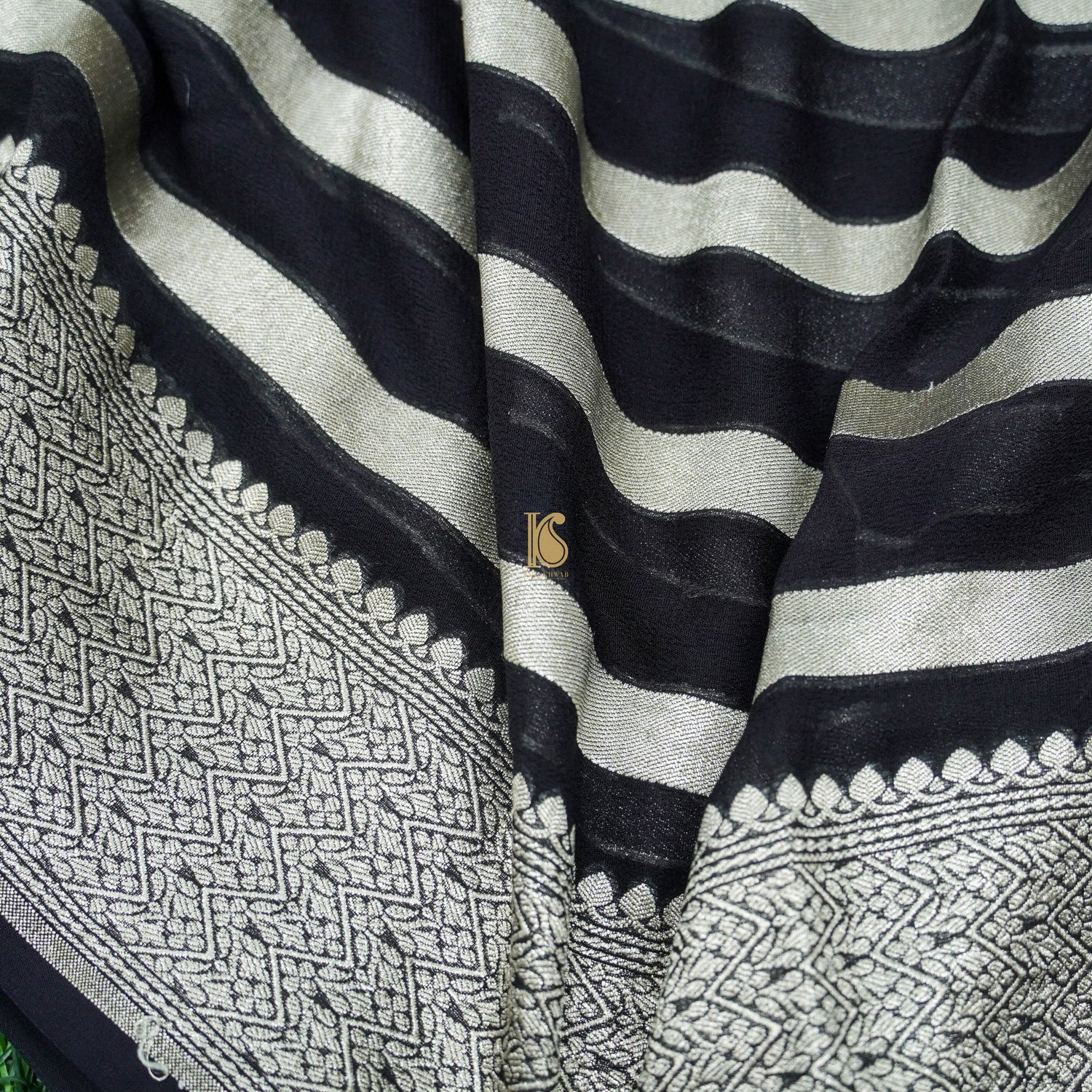Black Pure Georgette Handloom Banarasi Stripes Dupatta - Khinkhwab