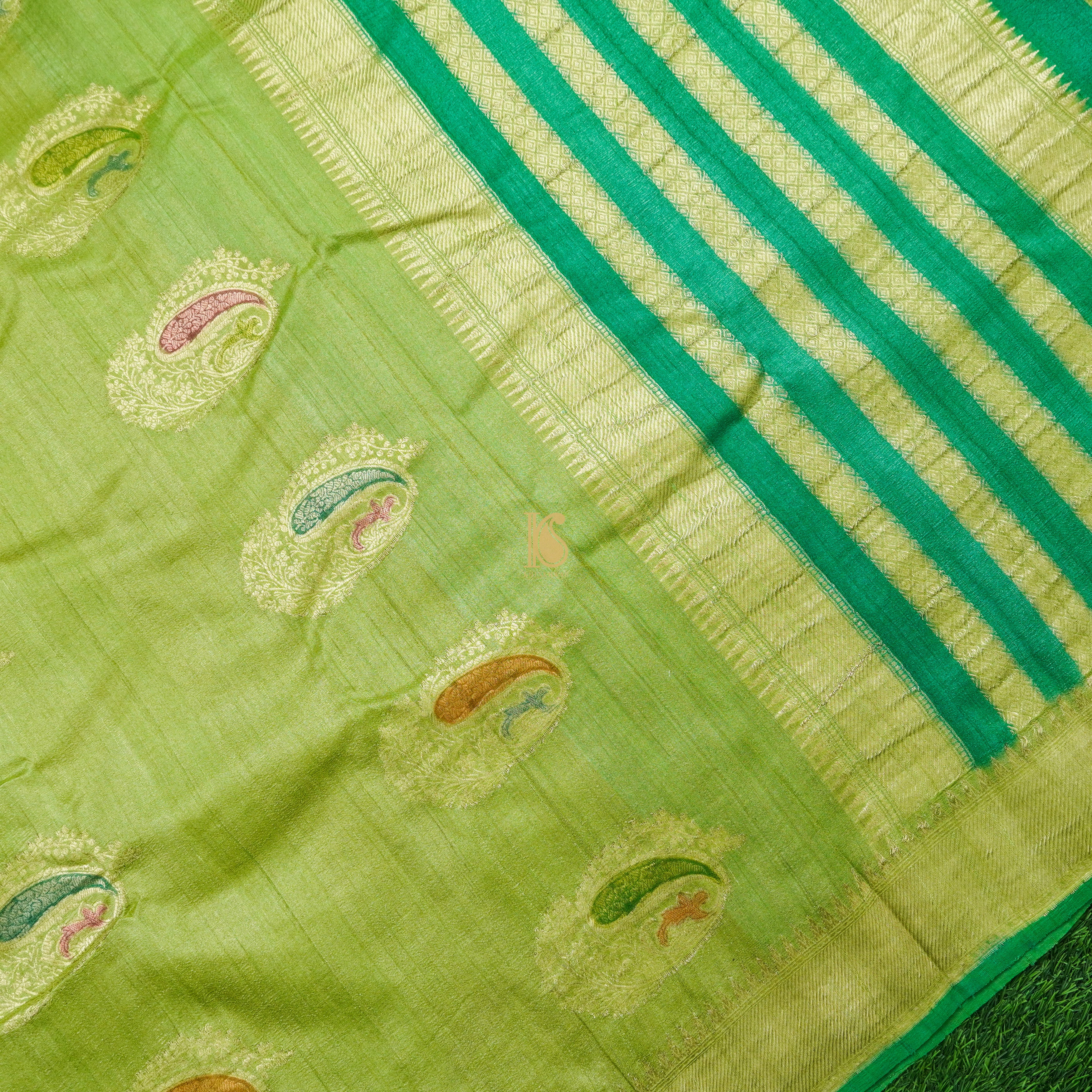 Pine Glade Green Pure Tussar Georgette Silk Handloom Banarasi Saree - Khinkhwab