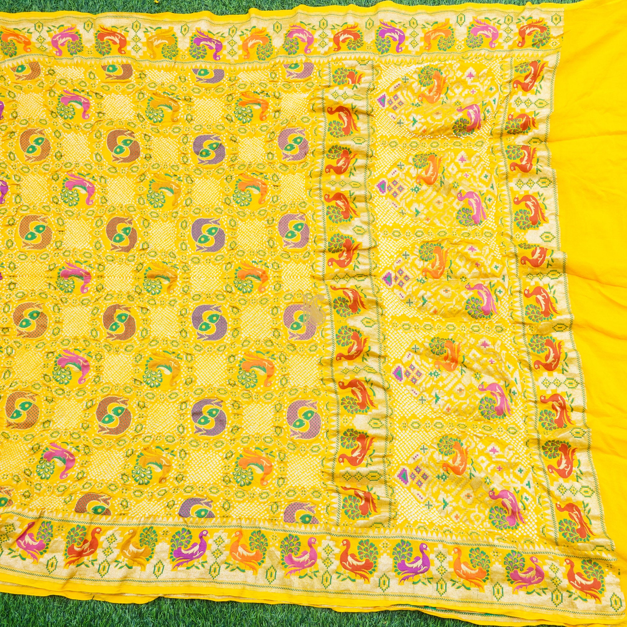Pineapple Yellow Georgette Banarasi Bandhani Fish Dupatta - Khinkhwab