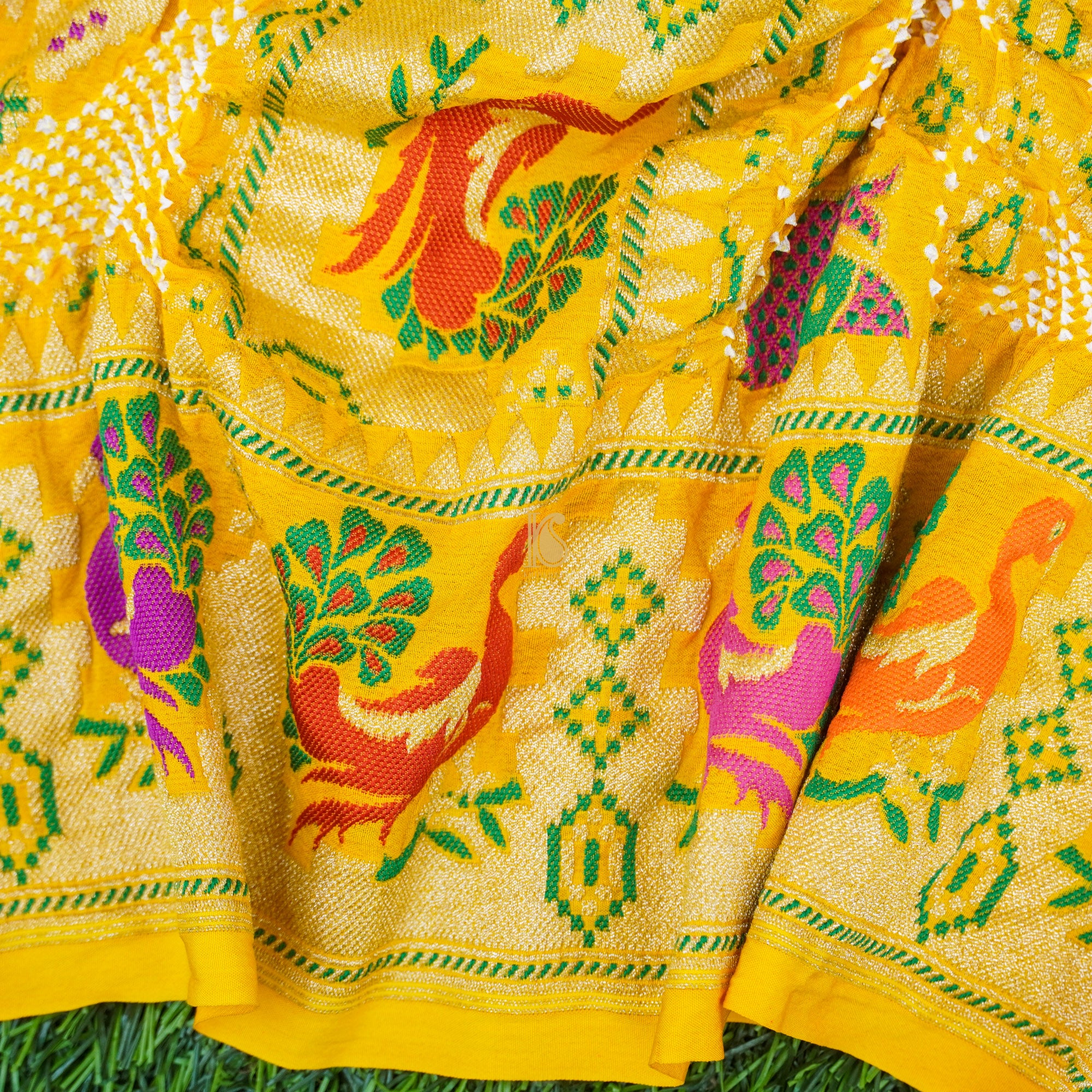 Pineapple Yellow Georgette Banarasi Bandhani Fish Dupatta - Khinkhwab
