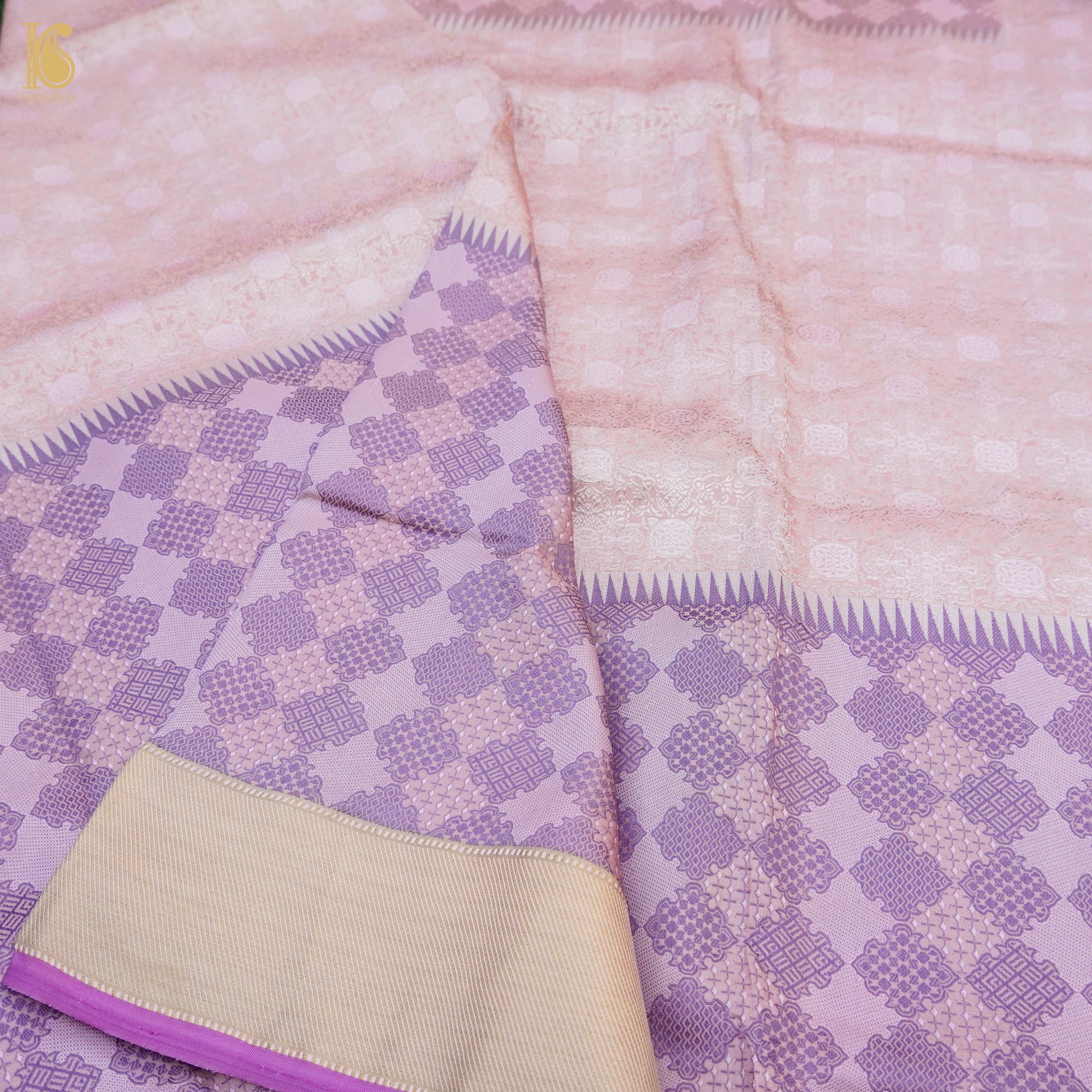 Oyster Pink Handwoven Pure Mashru Silk Tanchoi Kadwa Banarasi Saree - Khinkhwab
