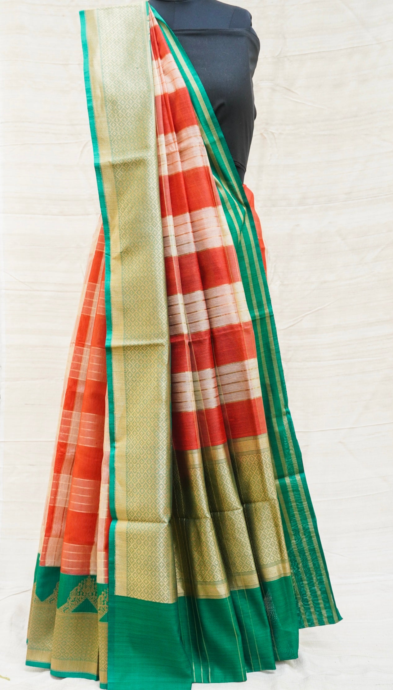 Red & Green Pure Linen Handloom Banarasi Kadwa Saree - Khinkhwab