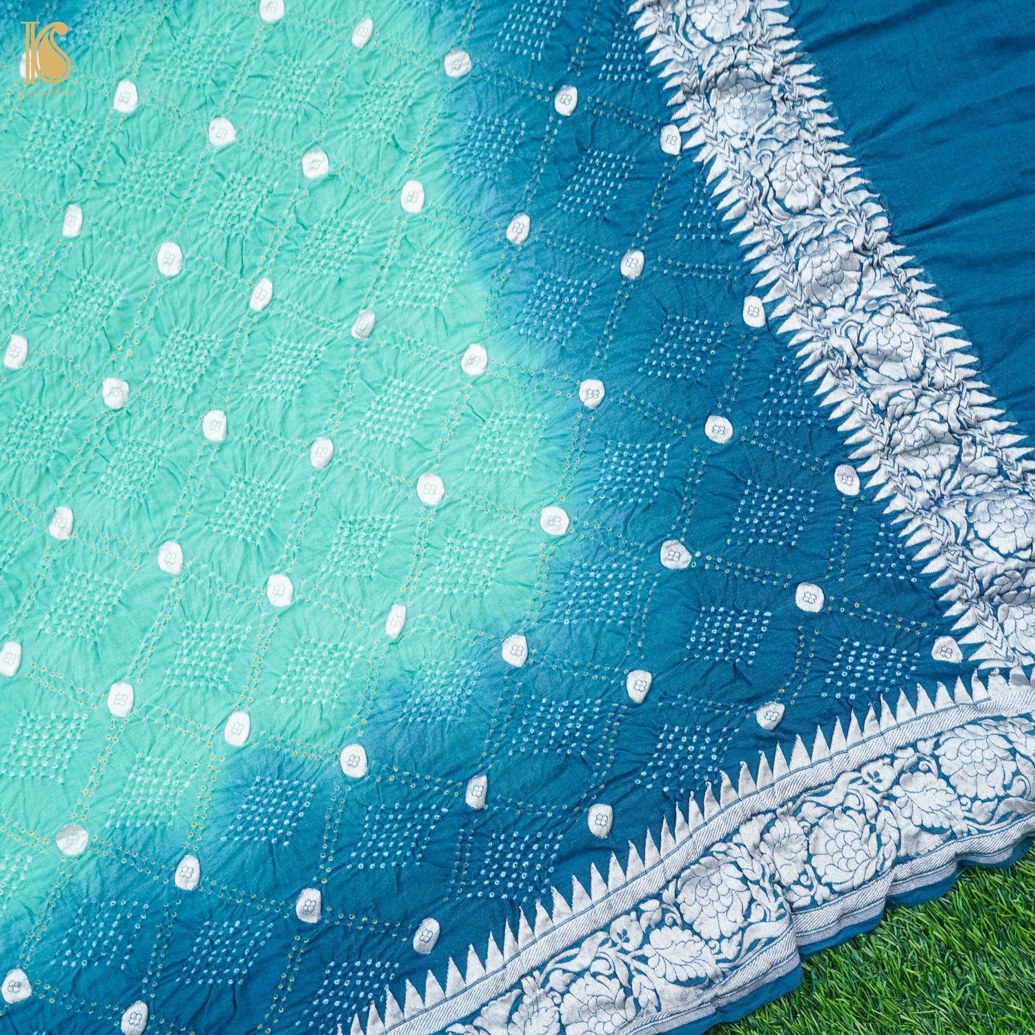 Downy Green Georgette  Banarasi Bandhani Ashrafi Boota Dupatta - Khinkhwab