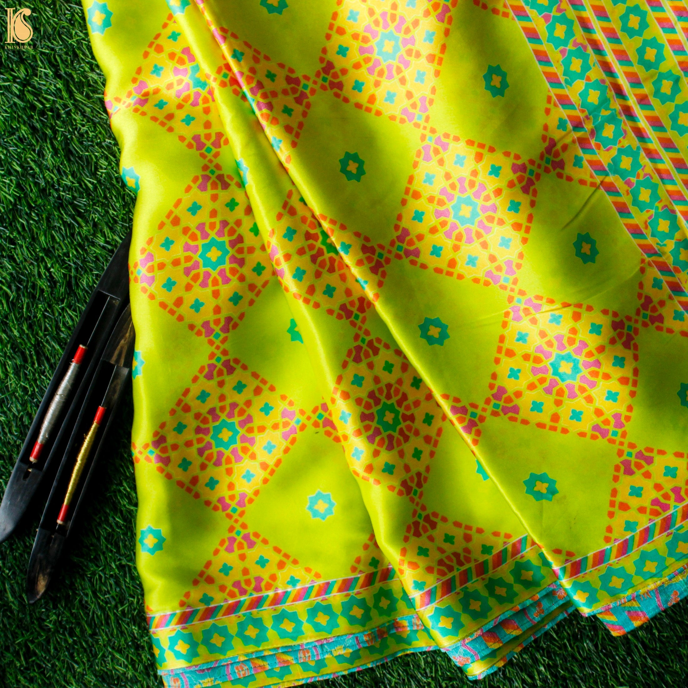 NİLÜFER - La Rioja Green Pure Sateen Silk Print Saree - Khinkhwab